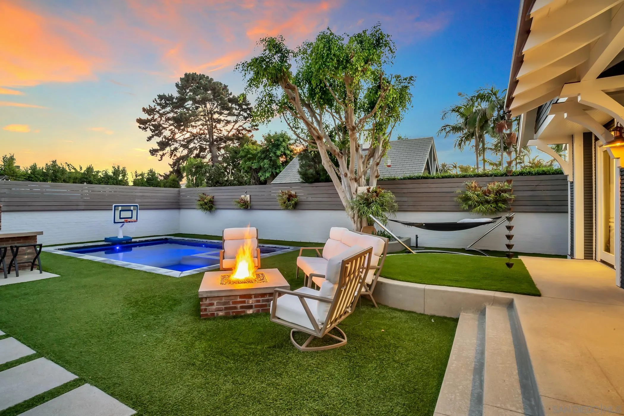 https://cdn.realtyfeed.com/cdn/127/250039672/d85cafadf3fe2bd5e66e5e6b5bd9de39.webp