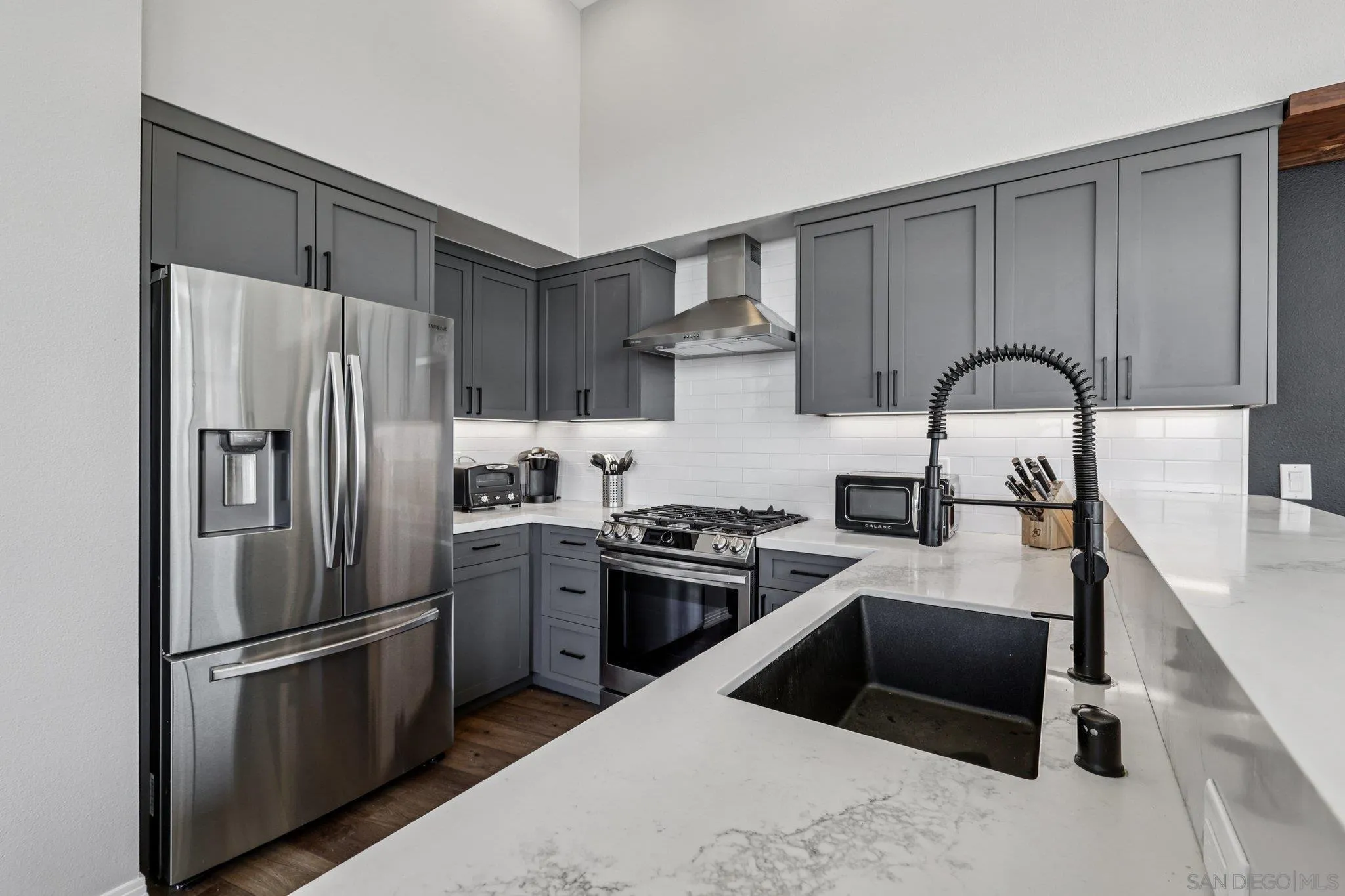 https://cdn.realtyfeed.com/cdn/127/250039678/998cf270843fda145e02cb0a83495c4c.webp