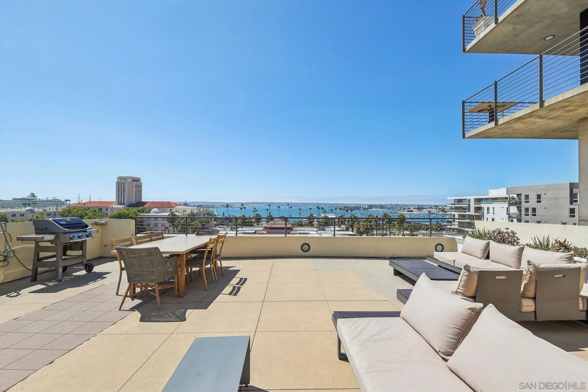 https://cdn.realtyfeed.com/cdn/127/250039678/f1ba8f88b6152520b5713a9d9b14e584.webp