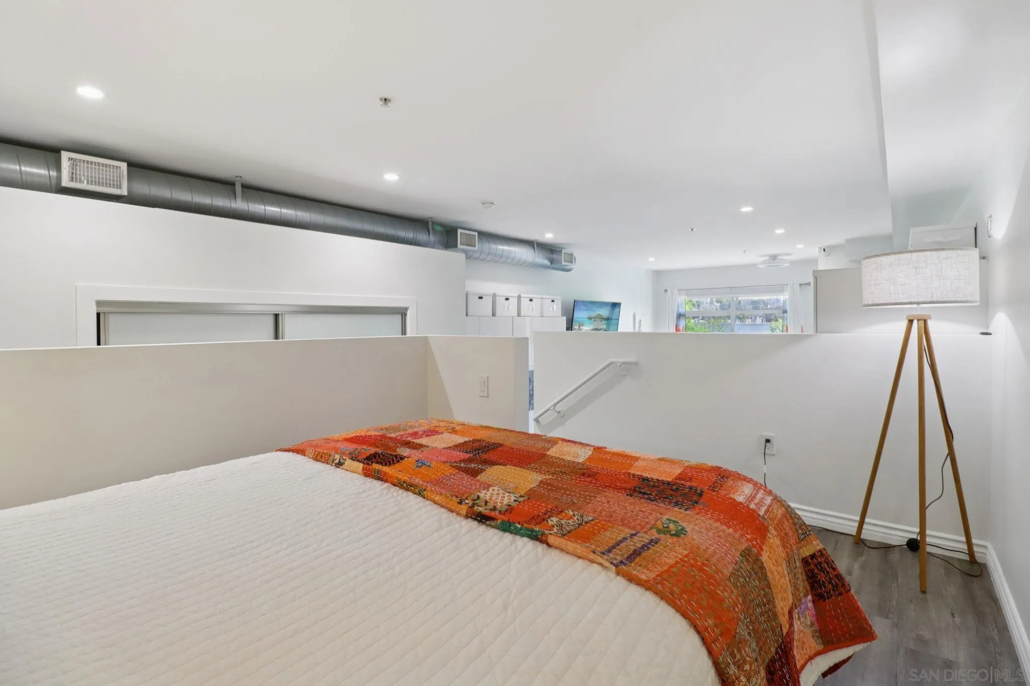 https://cdn.realtyfeed.com/cdn/127/250039681/caf58fe75ca9cb4f5bded51f07e4f6a3.webp