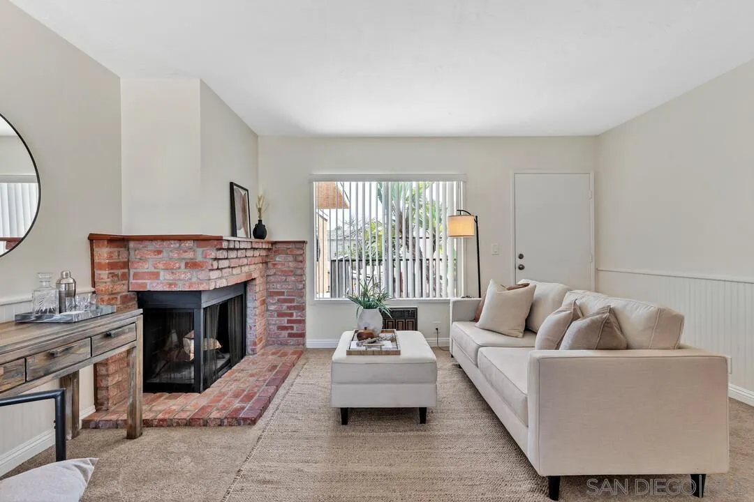 https://cdn.realtyfeed.com/cdn/127/250039682/ebb324d0b0a83e7c792615ddd1f340fb.webp