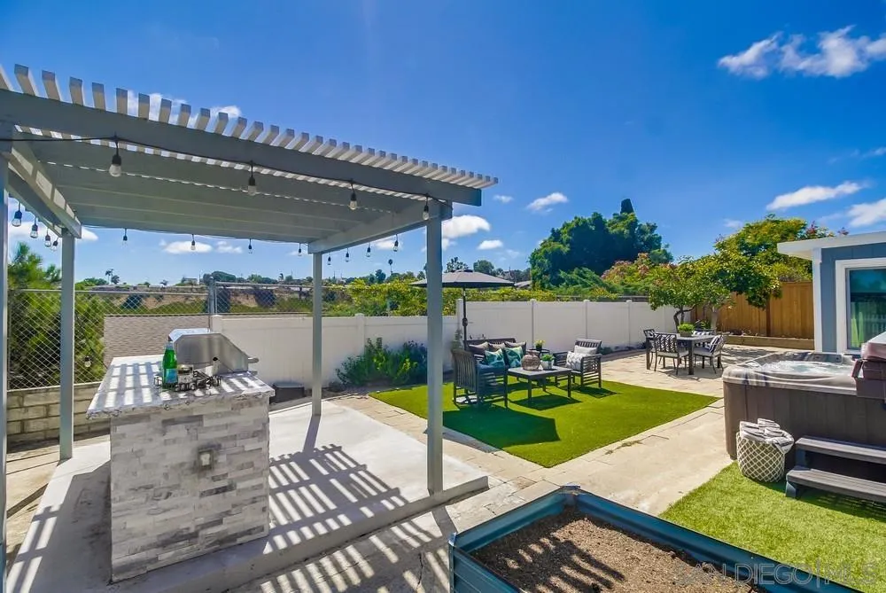 https://cdn.realtyfeed.com/cdn/127/250039688/e1946d2cca355bc7e4b6adaa99dbd3e5.webp