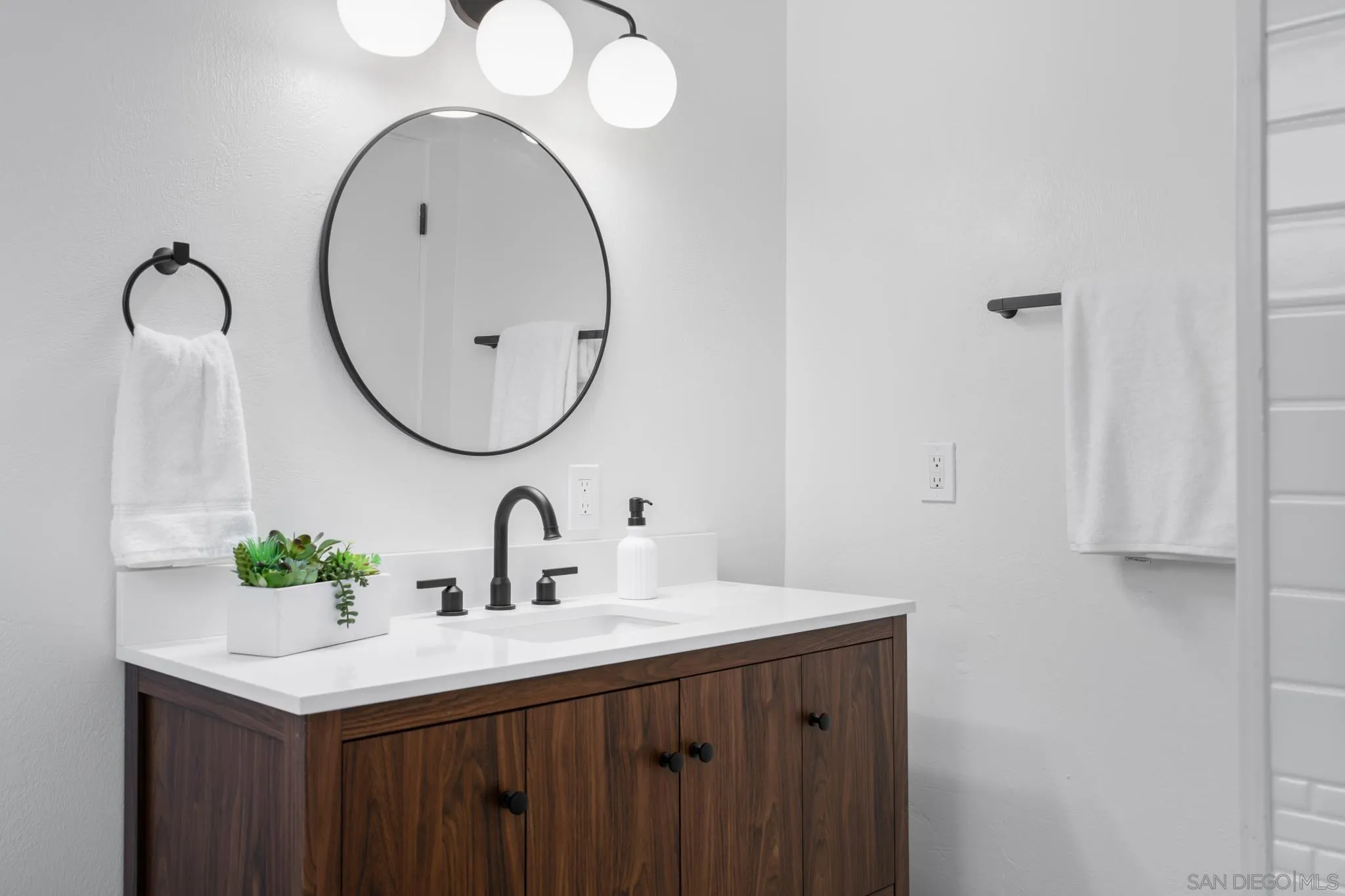https://cdn.realtyfeed.com/cdn/127/250039693/225d4b726c3dfaf4f93c323a39bebbe4.webp