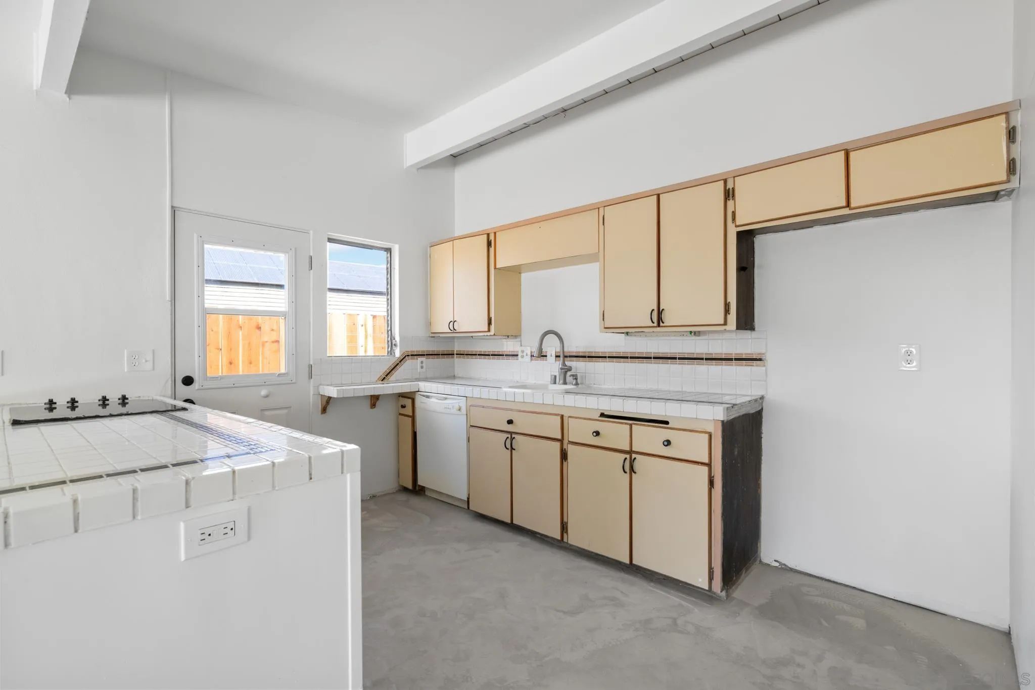 https://cdn.realtyfeed.com/cdn/127/250039693/ab4b90839340835a1aa6f06d76cbe5b8.webp