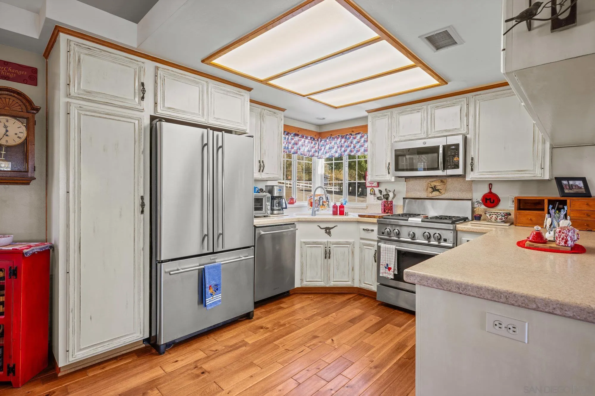 https://cdn.realtyfeed.com/cdn/127/250039698/a2bd5c690a81c19ed29aaa14a33a90b9.webp