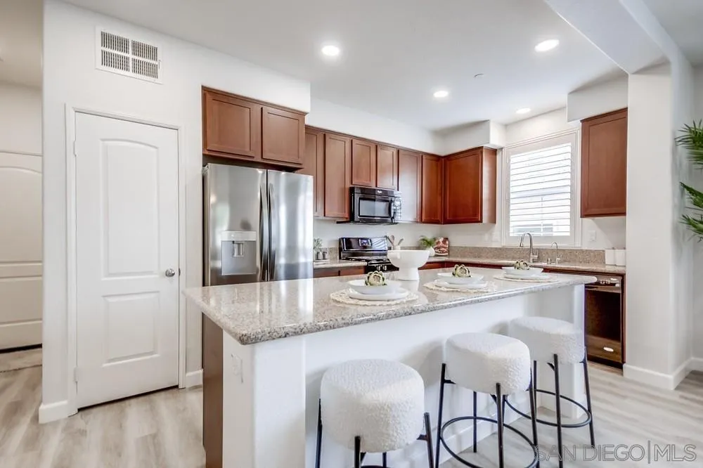 Photo #5: 250039702 Listing 