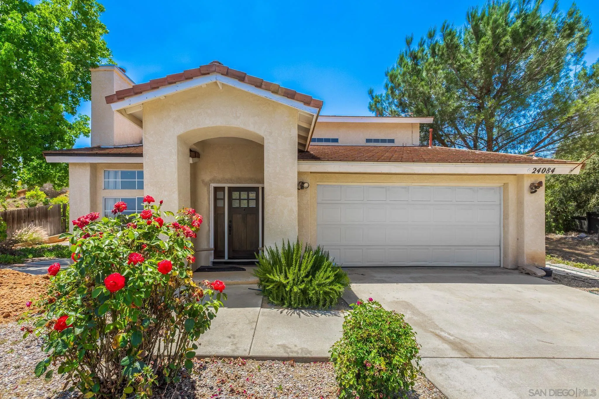 https://cdn.realtyfeed.com/cdn/127/250039715/e5abbb4ae050a6884efbc3190cec40d3.webp