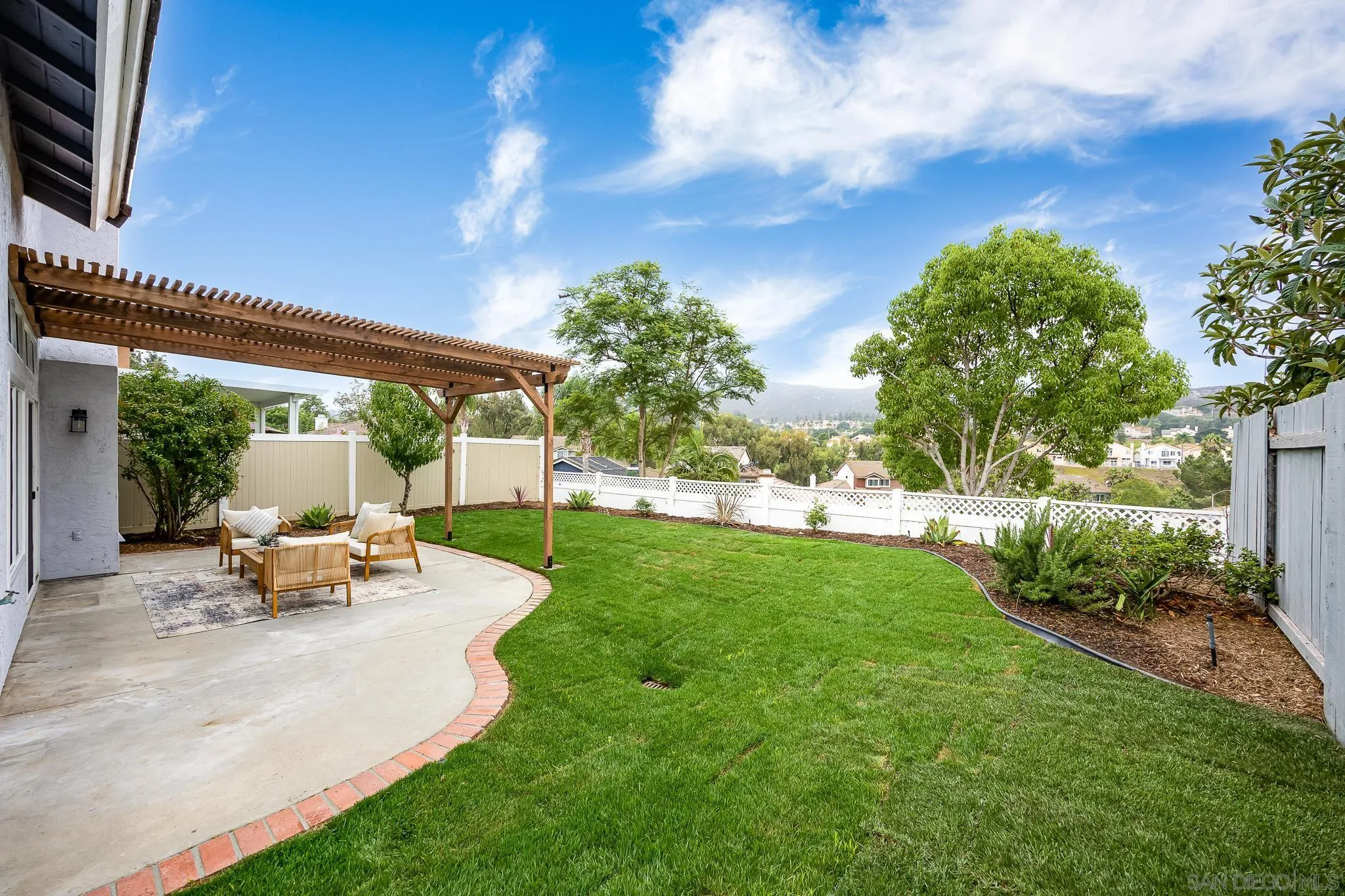 https://cdn.realtyfeed.com/cdn/127/250039726/111dc73fdb65efe4aa376661fc7b2111.webp