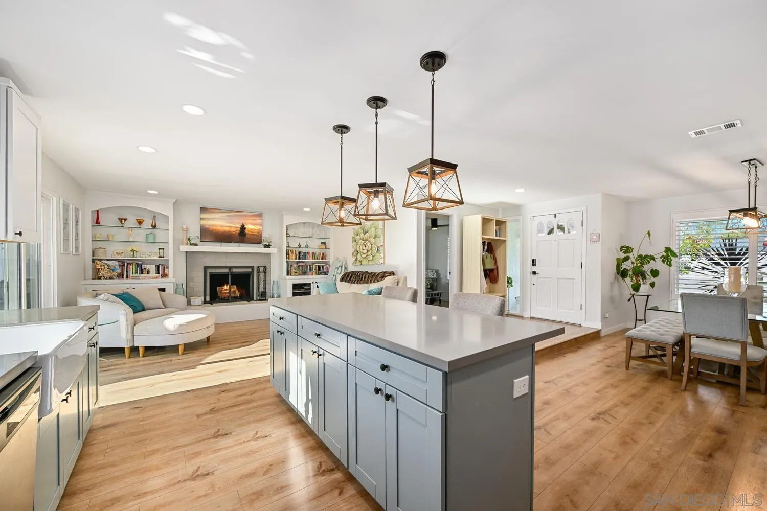https://cdn.realtyfeed.com/cdn/127/250039727/aa81eefec79fba4a115f2a0b3d3dc8fd.webp