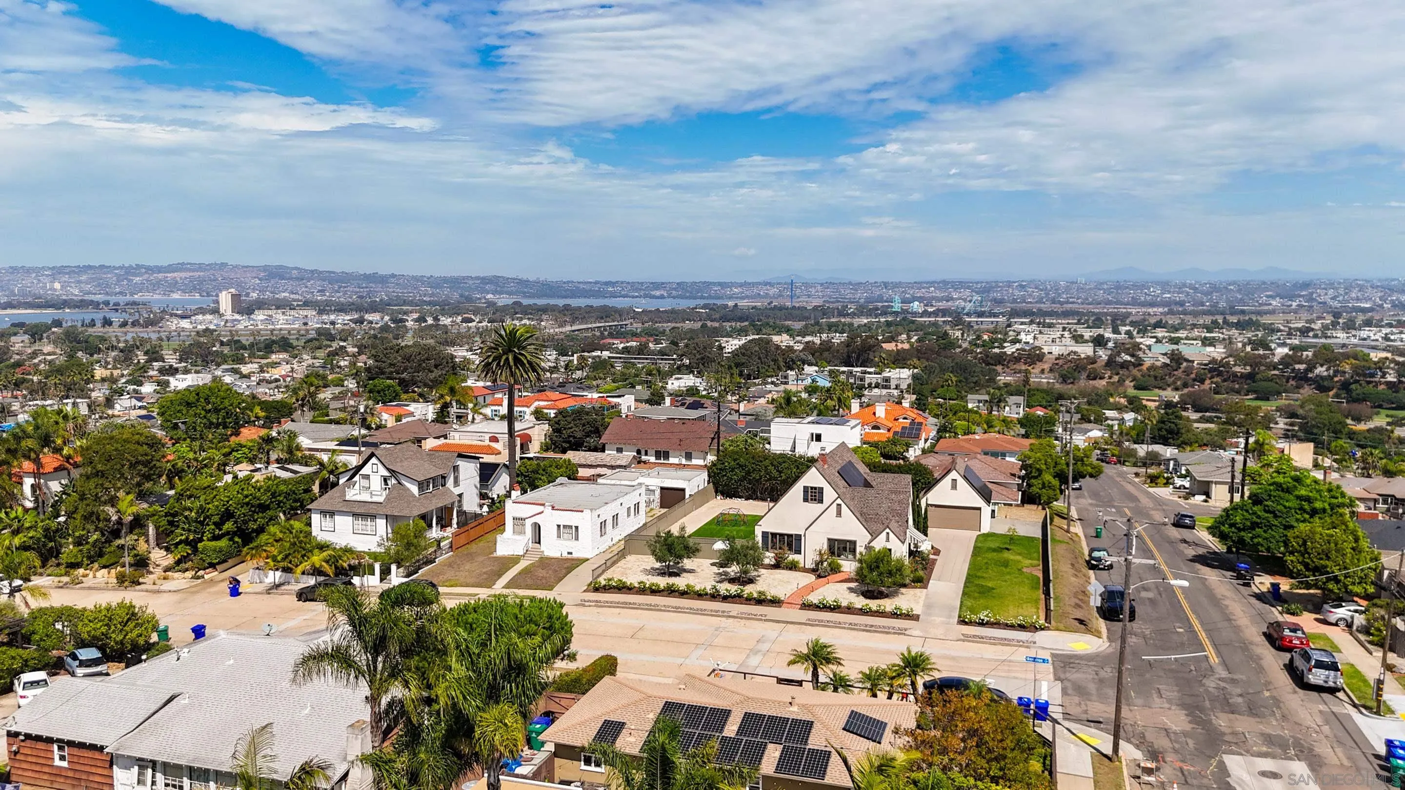 https://cdn.realtyfeed.com/cdn/127/250039728/088488aaefb39c7e76e32e6d0d3f4136.webp