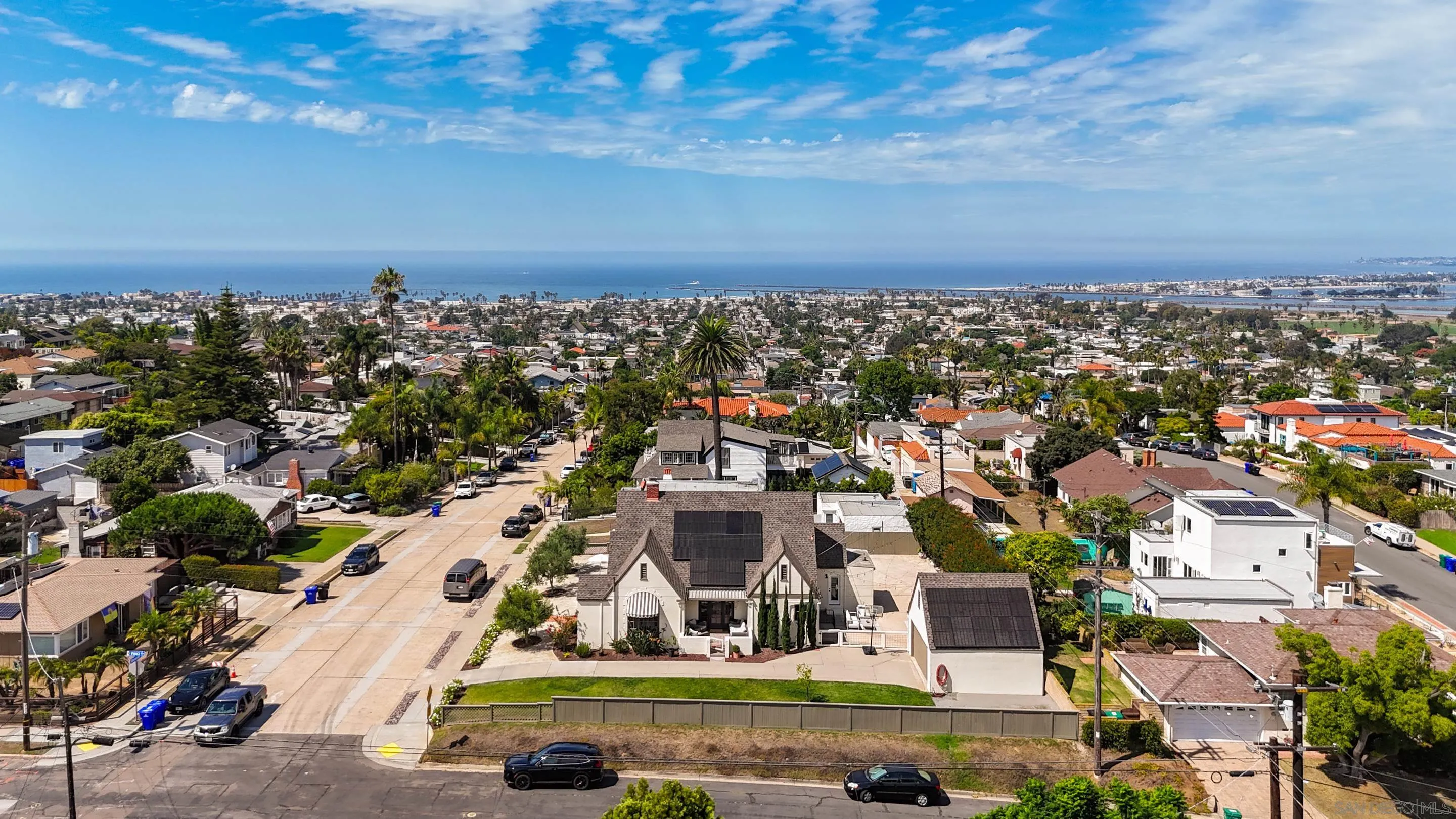 https://cdn.realtyfeed.com/cdn/127/250039728/2bbfe7fd69b645402fc04c66f98745b0.webp