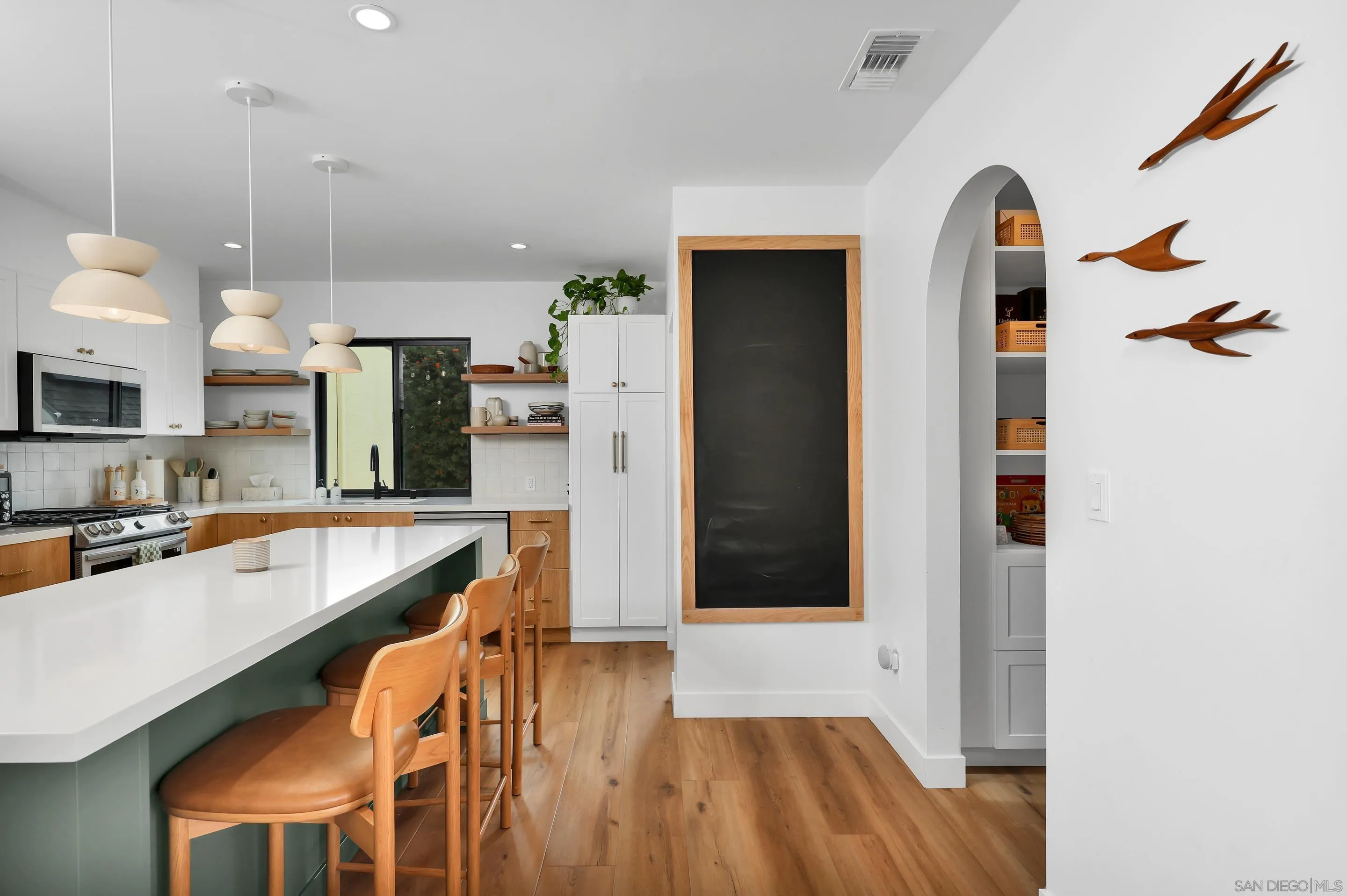 https://cdn.realtyfeed.com/cdn/127/250039728/90f723fabb7dbe557aca0f455f419c96.webp