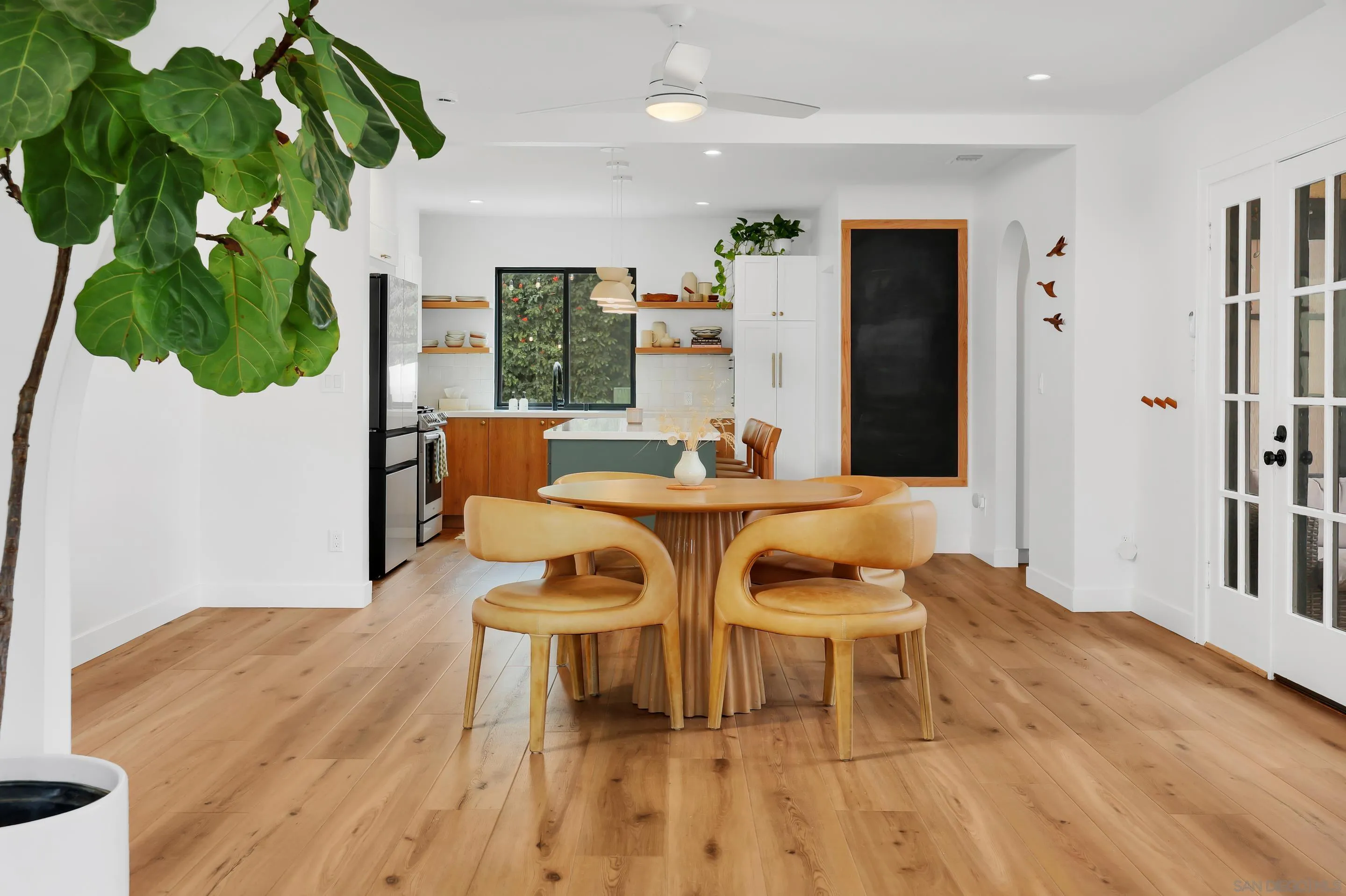 https://cdn.realtyfeed.com/cdn/127/250039728/c1a4b3c6b5280306a22e8f7f8f1c16cc.webp