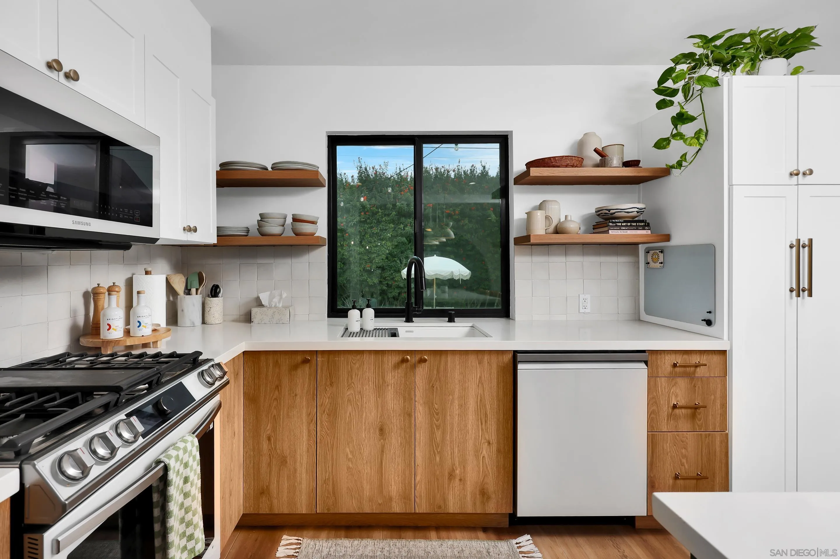 https://cdn.realtyfeed.com/cdn/127/250039728/c6aa310910e0e5b7abbe204712c2728b.webp