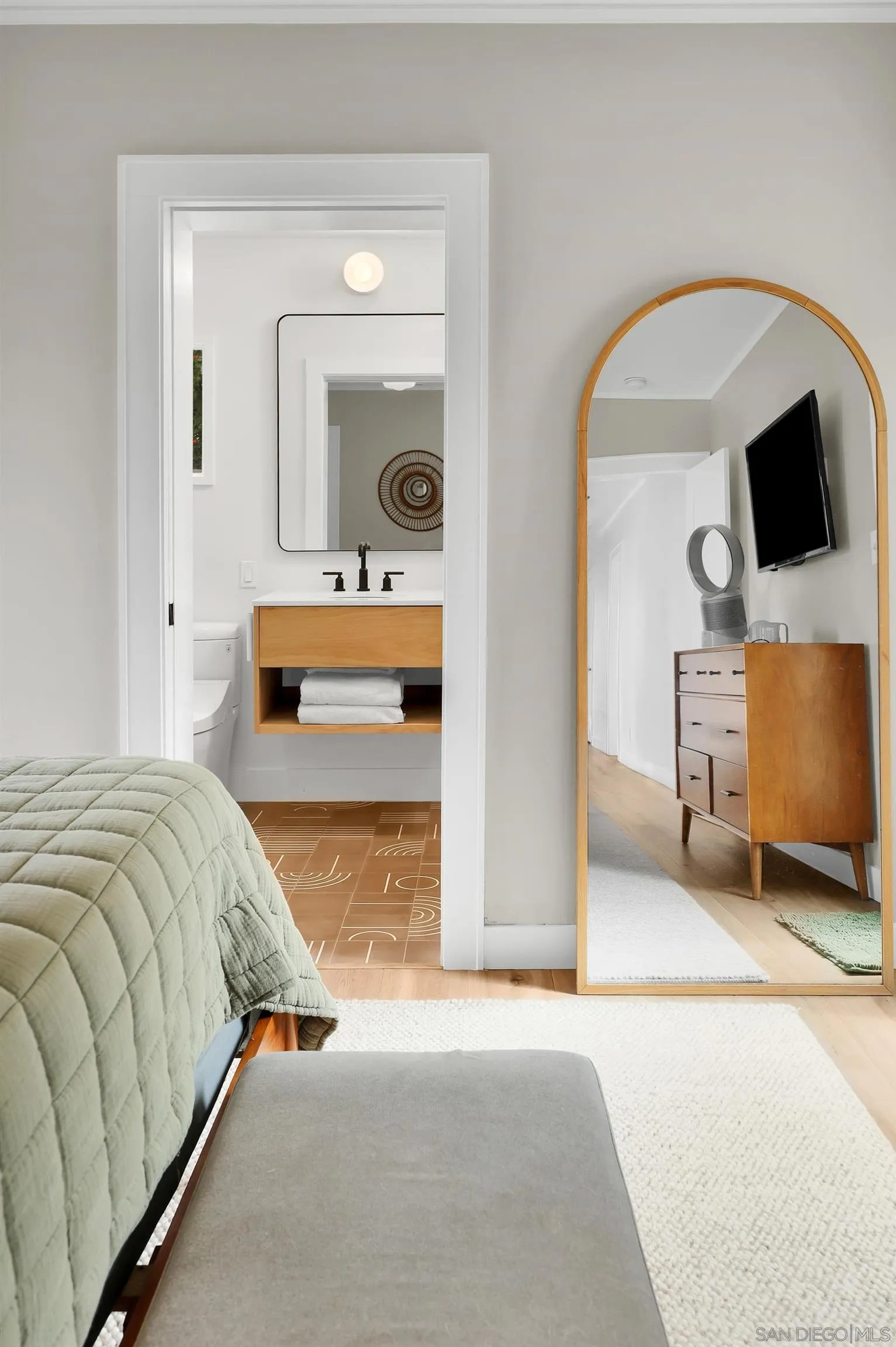 https://cdn.realtyfeed.com/cdn/127/250039728/ee8febba45b49169578d2825aeb0c78c.webp