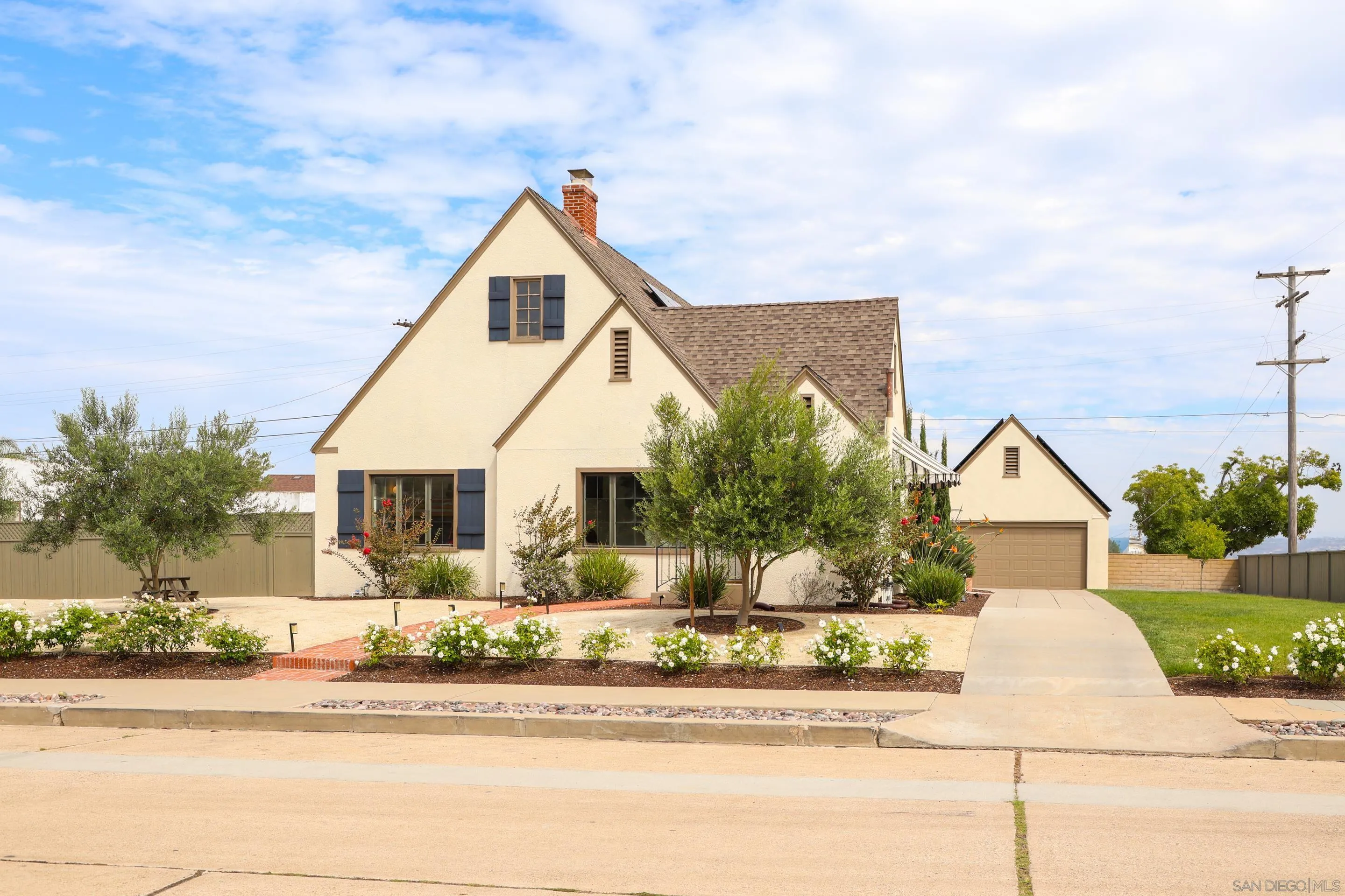 https://cdn.realtyfeed.com/cdn/127/250039728/f56567028dba39387189ee4acda3e7bf.webp