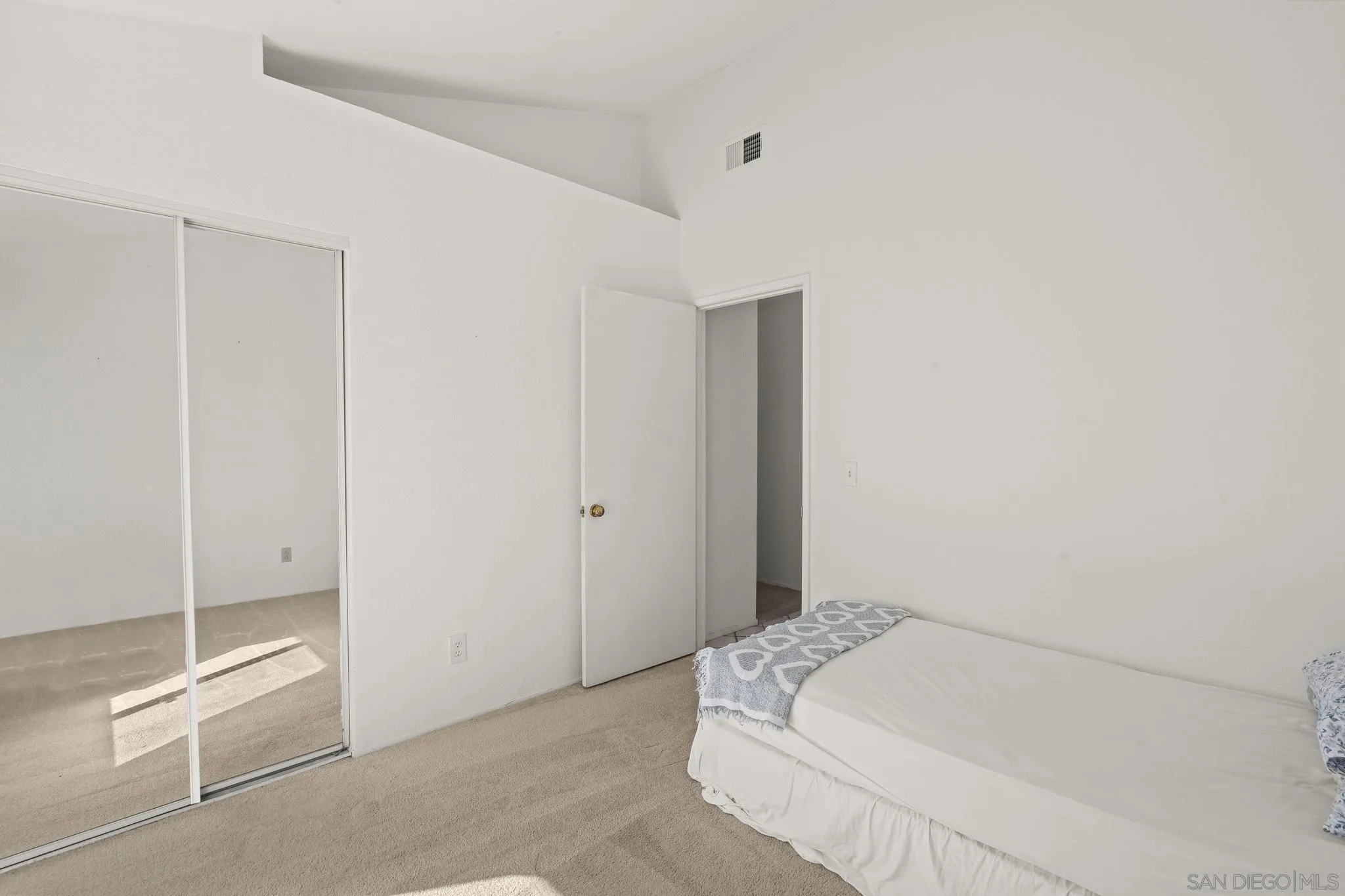 https://cdn.realtyfeed.com/cdn/127/250039729/17d677be80e2207e63c094ee8a1c5e34.webp