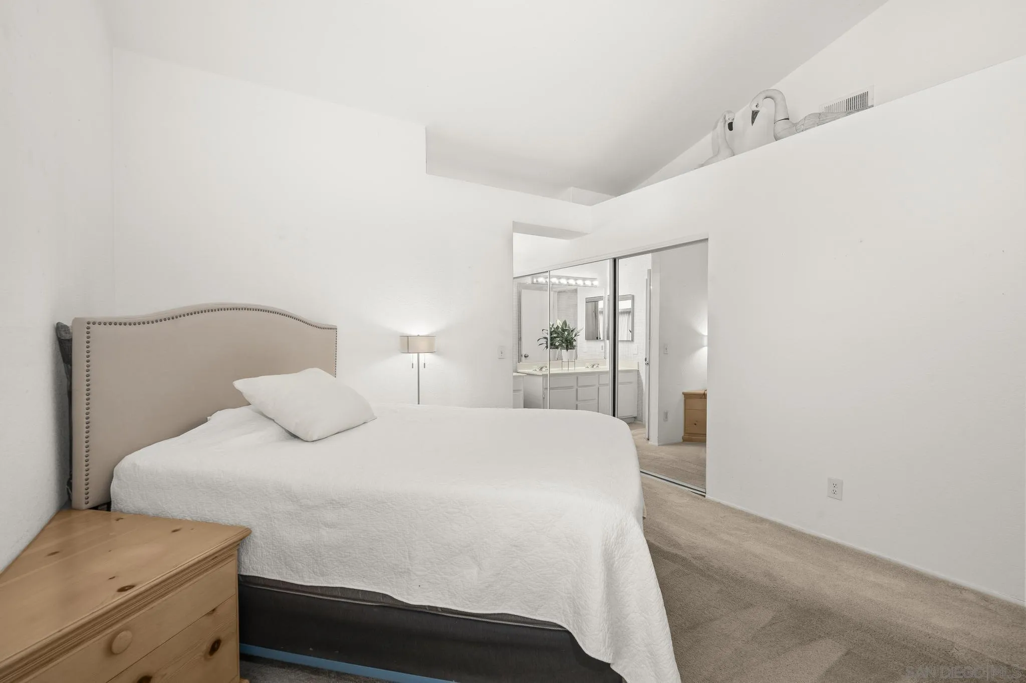 https://cdn.realtyfeed.com/cdn/127/250039729/3aabee56b89ca7b861ef01cb3b16449b.webp