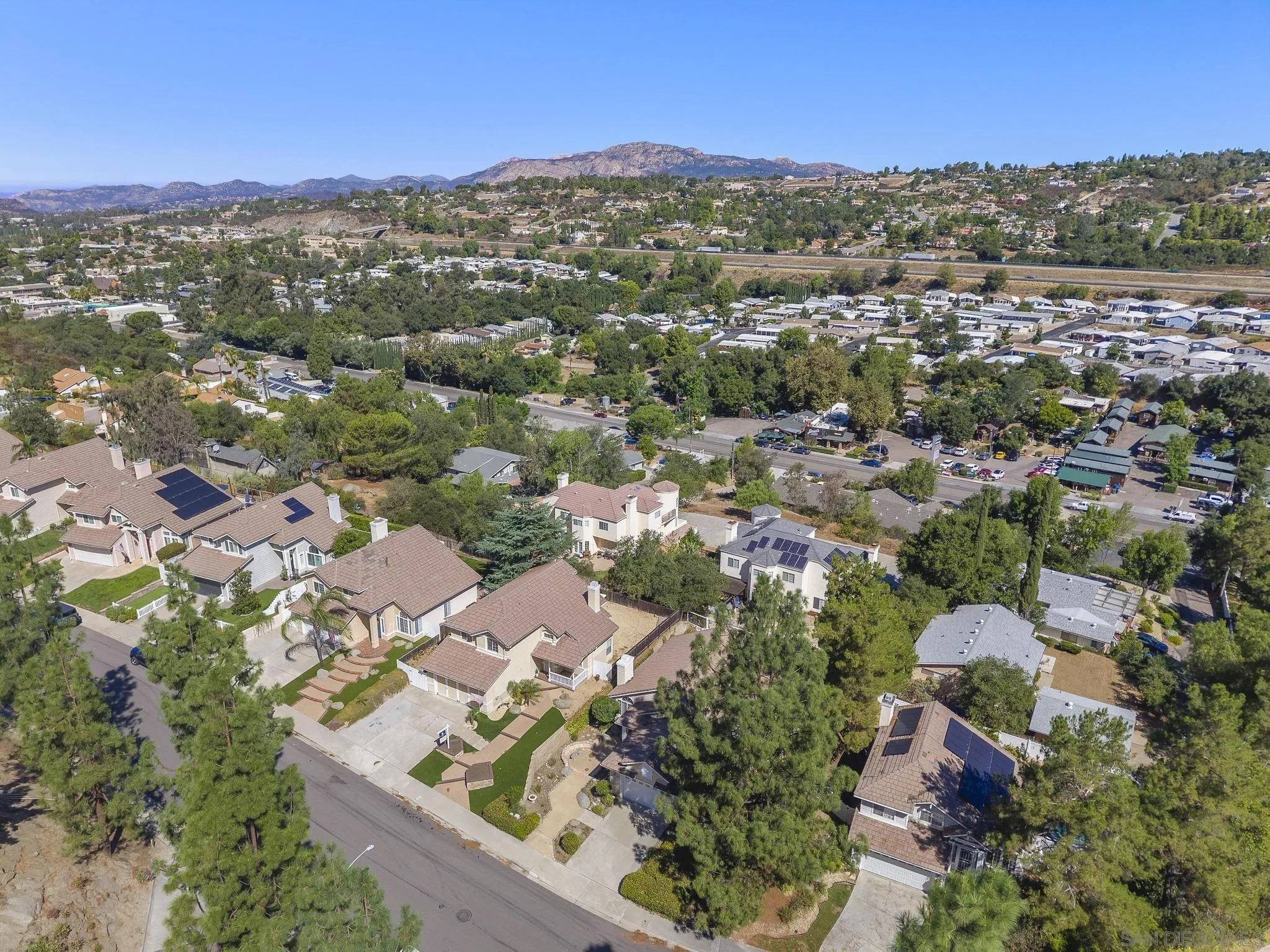 https://cdn.realtyfeed.com/cdn/127/250039729/4c36f9f44cee0272ed65caa85849a0b9.webp