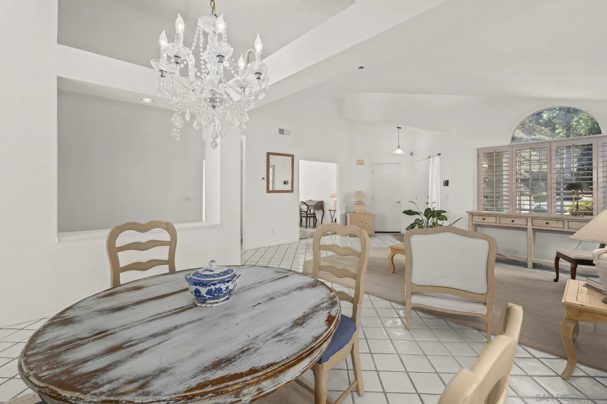 https://cdn.realtyfeed.com/cdn/127/250039729/5b7ce3d7aa619b0007f1576d0d12ab69.webp