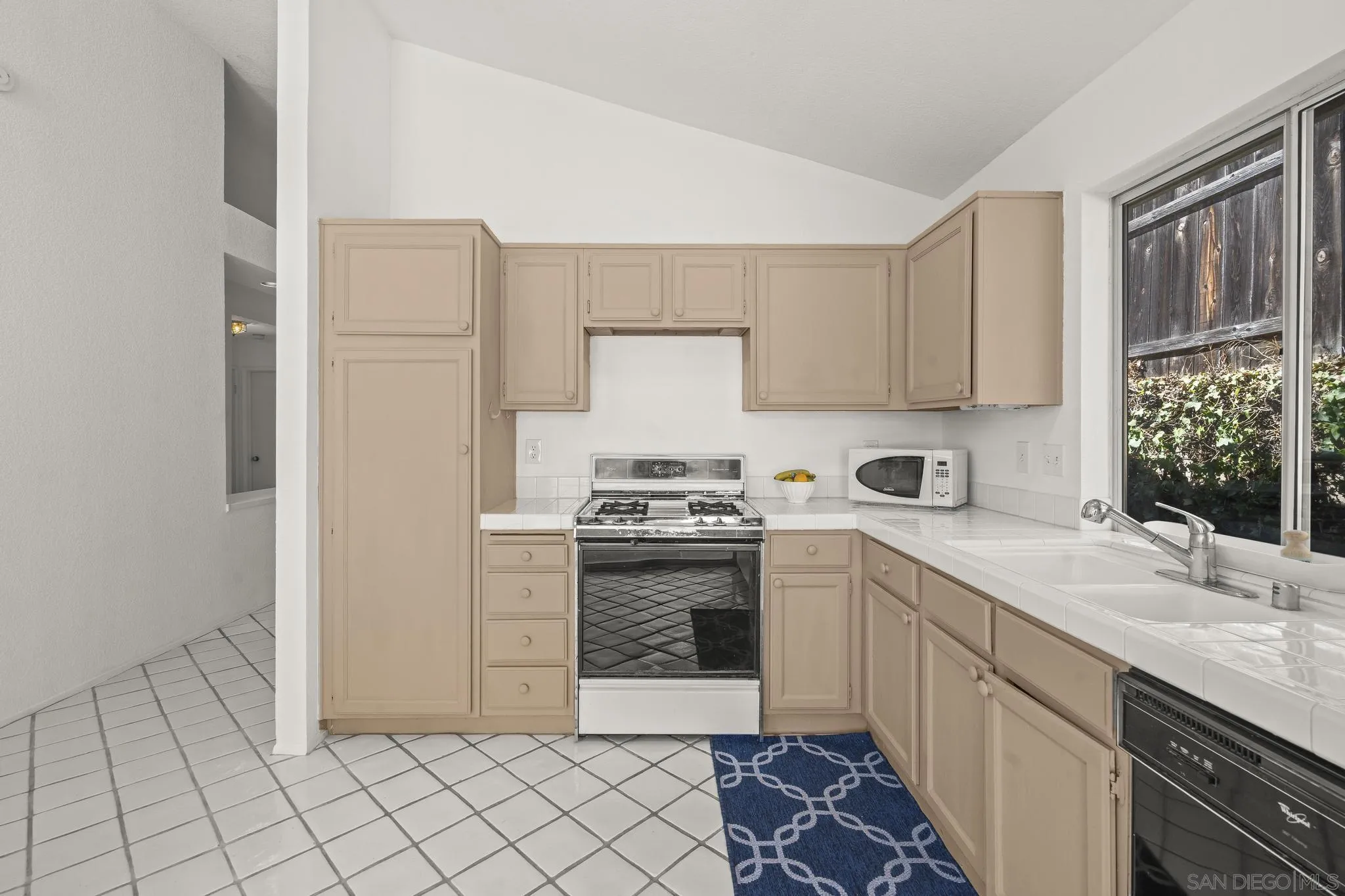 https://cdn.realtyfeed.com/cdn/127/250039729/79b3758112c948901c51a09210eb8115.webp