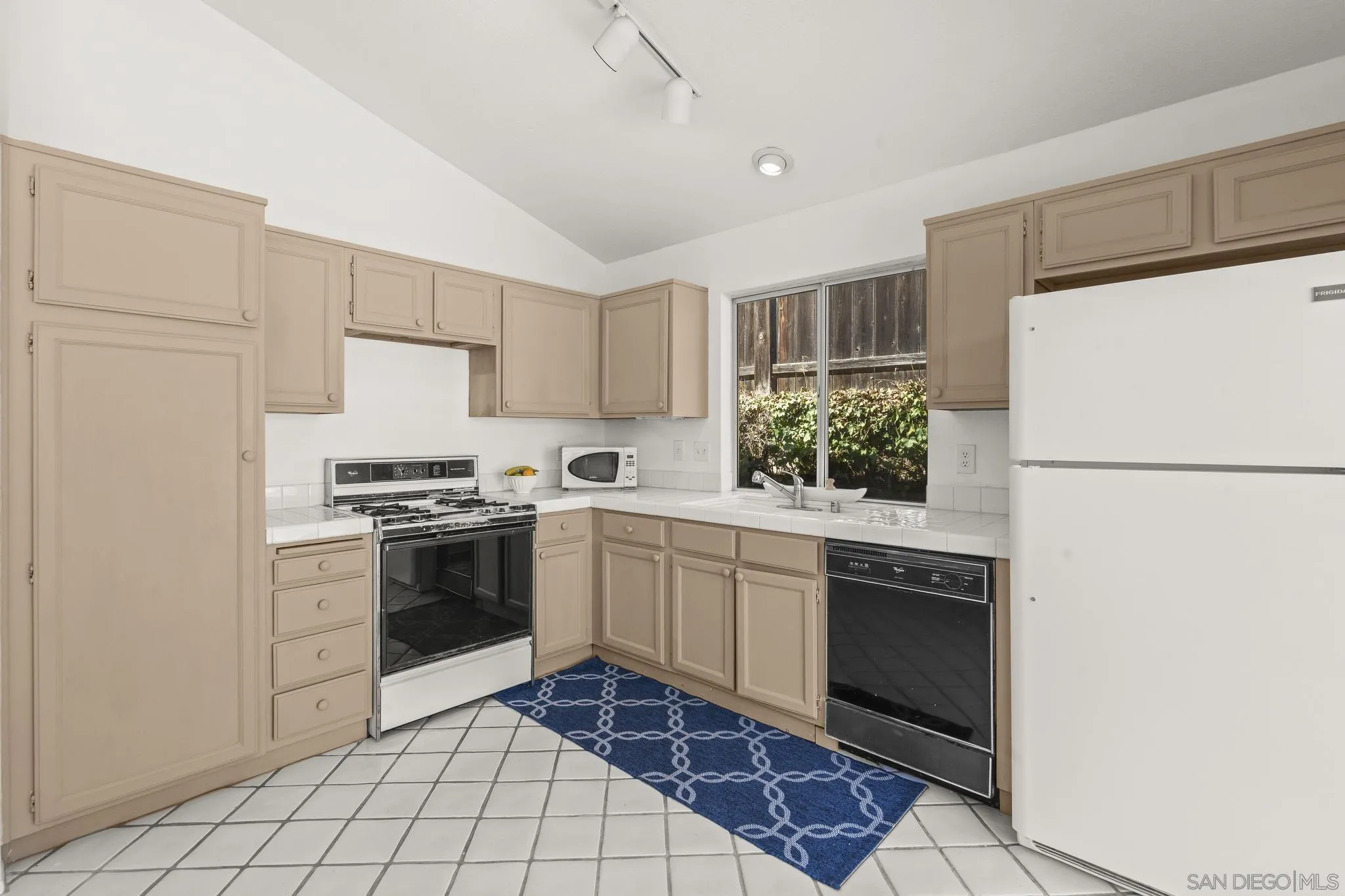 https://cdn.realtyfeed.com/cdn/127/250039729/8954413a0578f5beb063cbdf2f0a33fc.webp