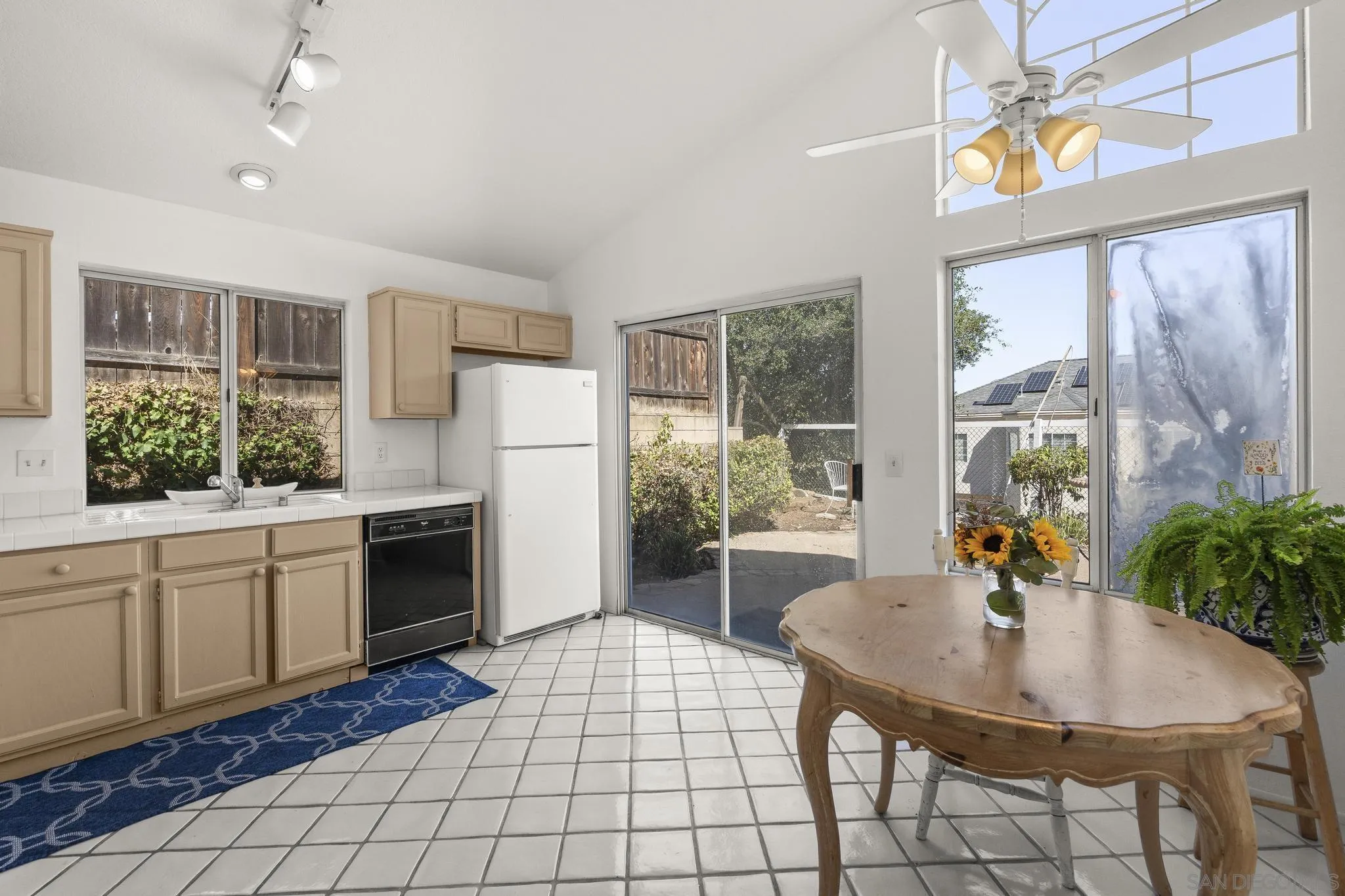 https://cdn.realtyfeed.com/cdn/127/250039729/9e08ca4e3c9e084748c92d13d5e432cb.webp