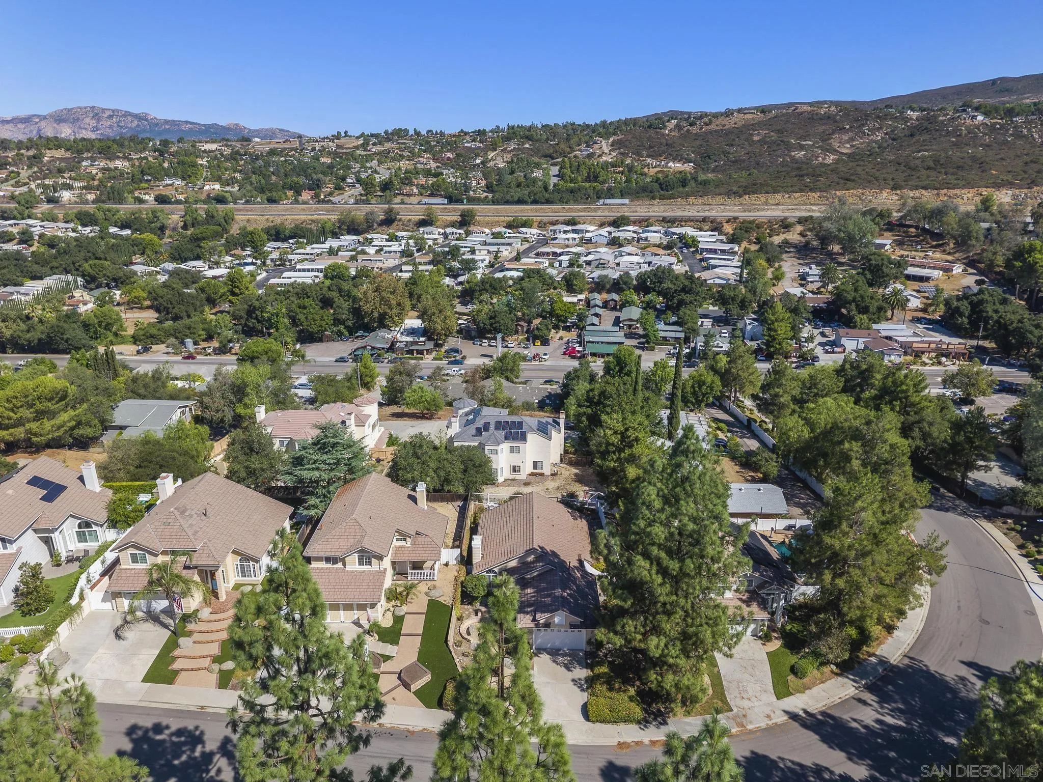 https://cdn.realtyfeed.com/cdn/127/250039729/e5746dd6f8b329bfef4102e4fed276c2.webp