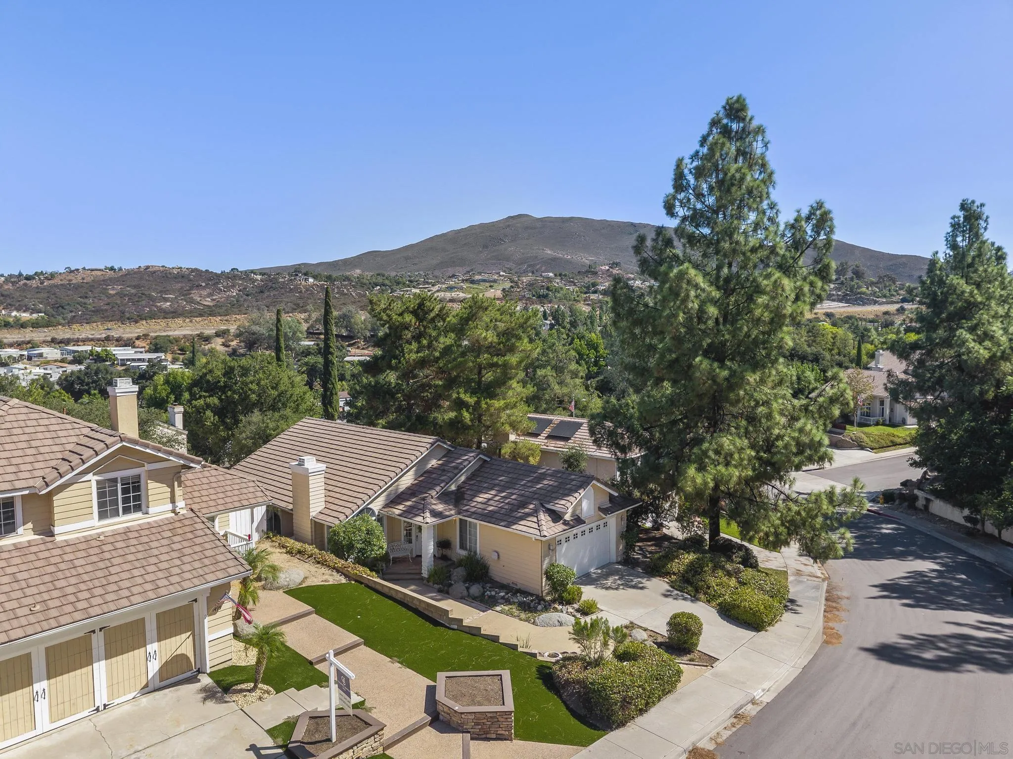 https://cdn.realtyfeed.com/cdn/127/250039729/fd7fbb9db7e9b34d1e6e80f58e8dc2f3.webp