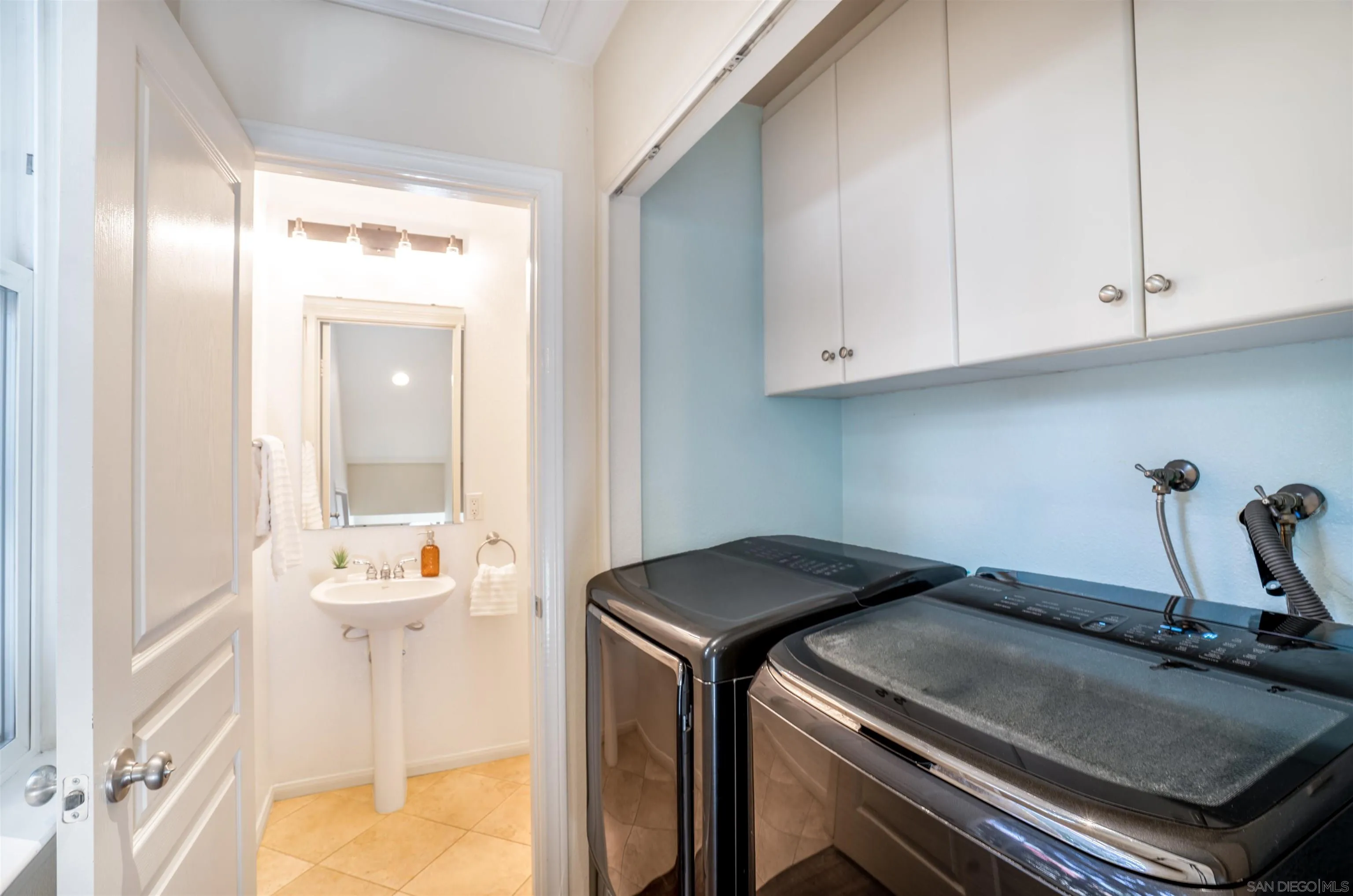 https://cdn.realtyfeed.com/cdn/127/250039735/ae75675f07c3d74f404d83d7488d7f93.webp