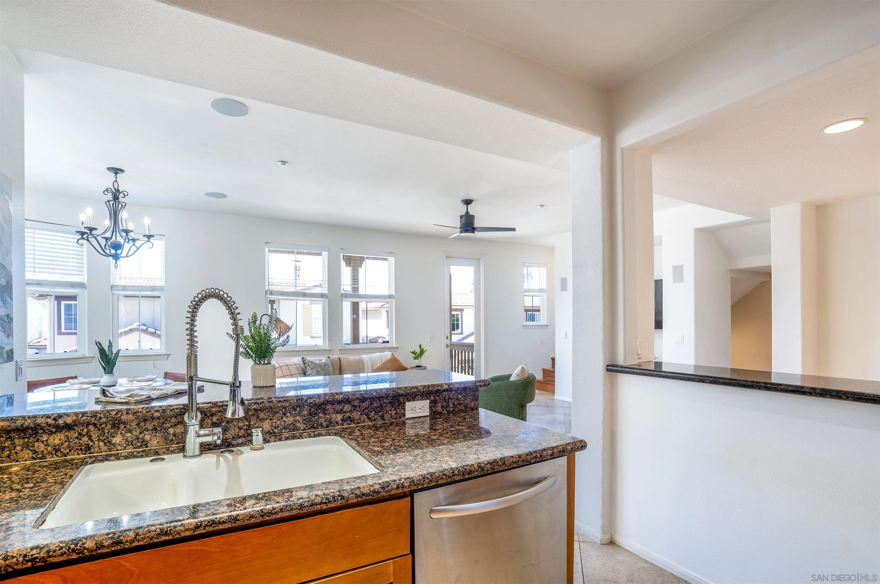 https://cdn.realtyfeed.com/cdn/127/250039735/ae7bce7e37f55e4827a65fd50ae35ee6.webp