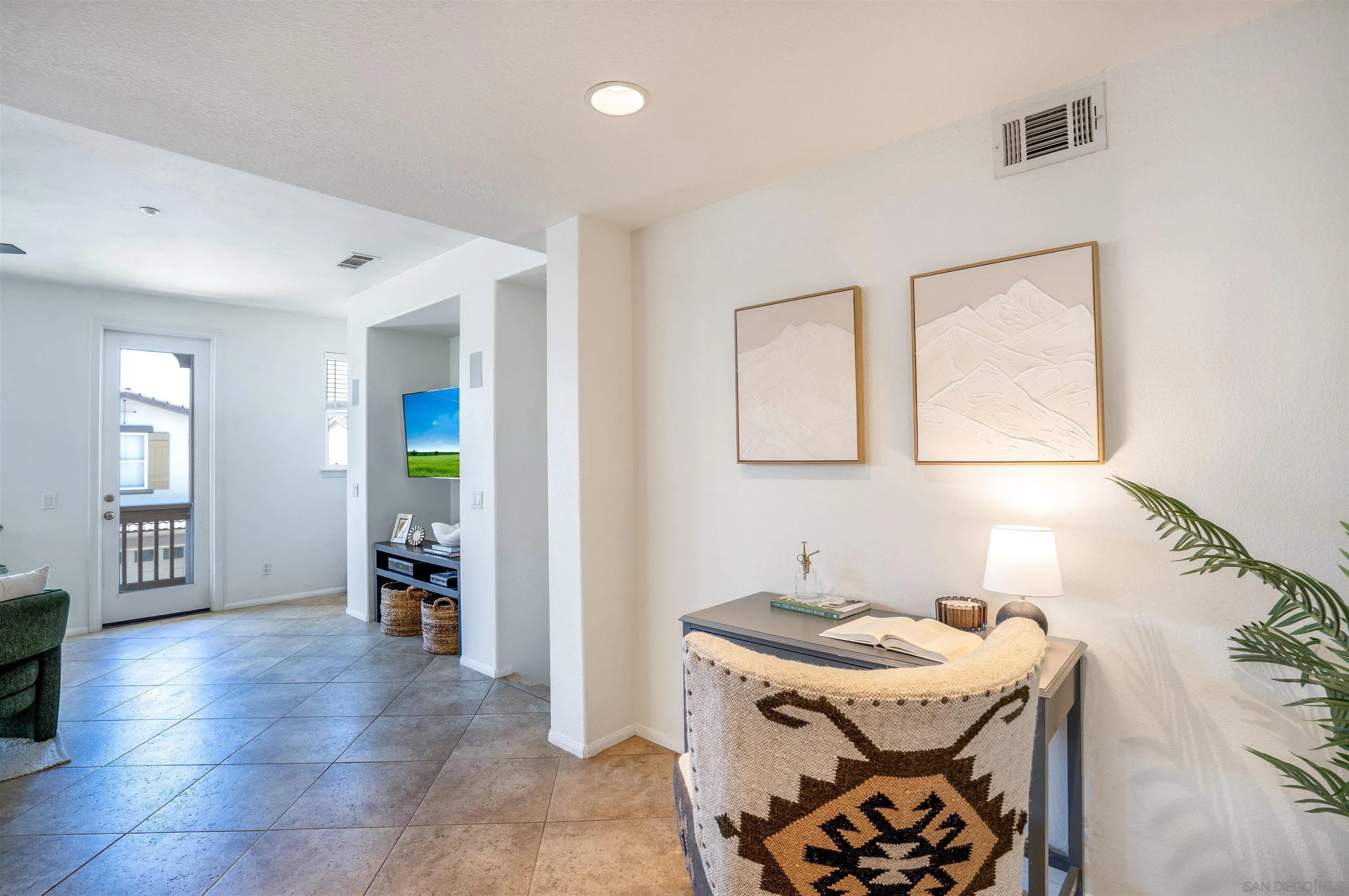 https://cdn.realtyfeed.com/cdn/127/250039735/b7762588e31323bf1d7ebf5a02b31658.webp