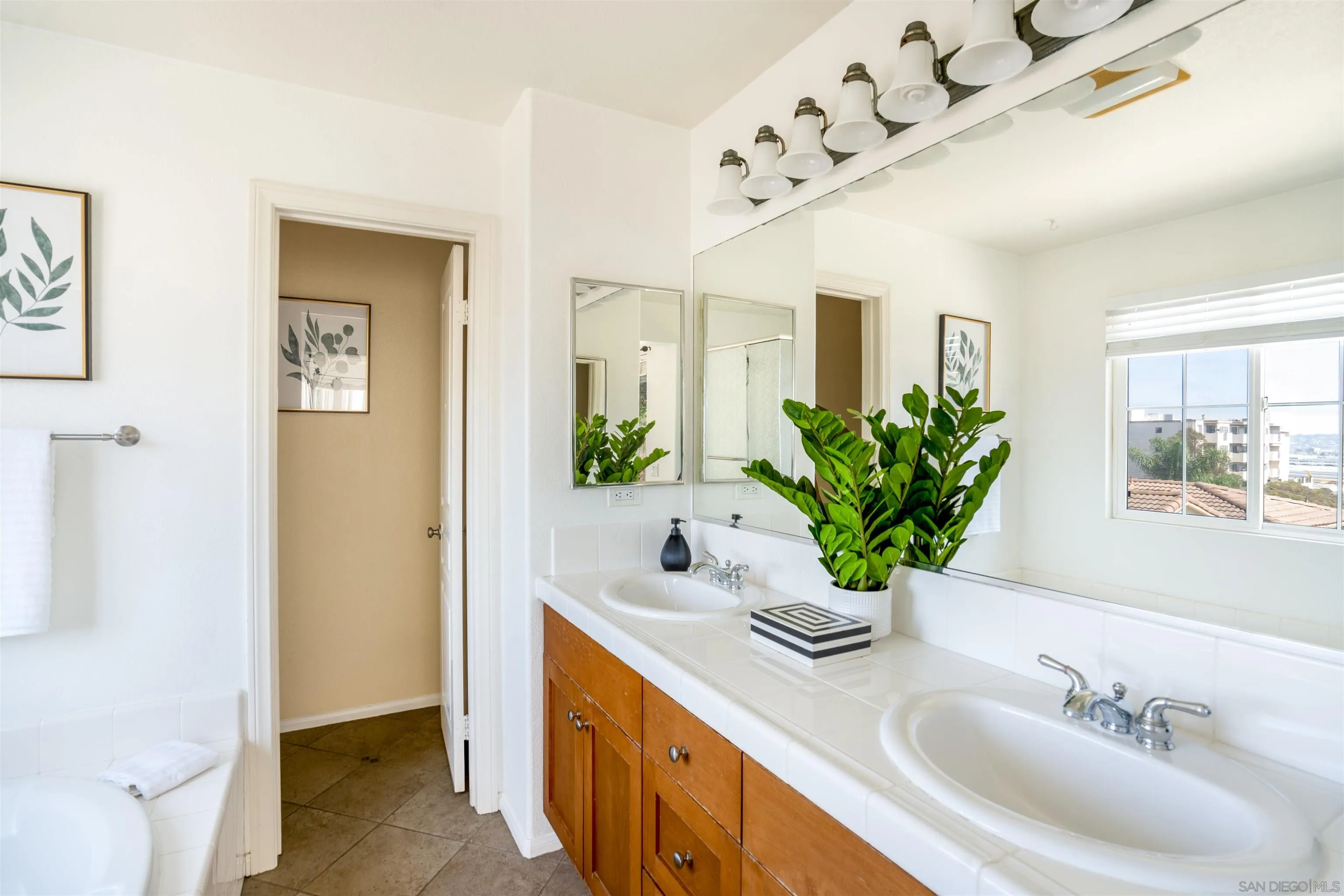 https://cdn.realtyfeed.com/cdn/127/250039735/ba08a98fddbe3376ff6acdee26ef21b6.webp