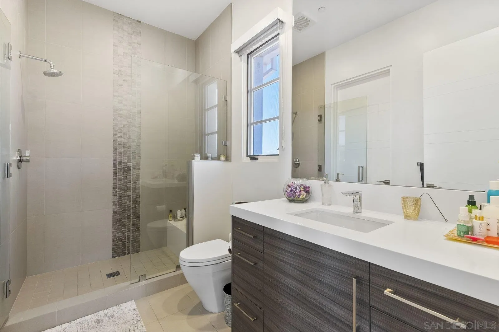 https://cdn.realtyfeed.com/cdn/127/250039737/83ace2a9804ecb3b0aed96d6ac2e9fe2.webp