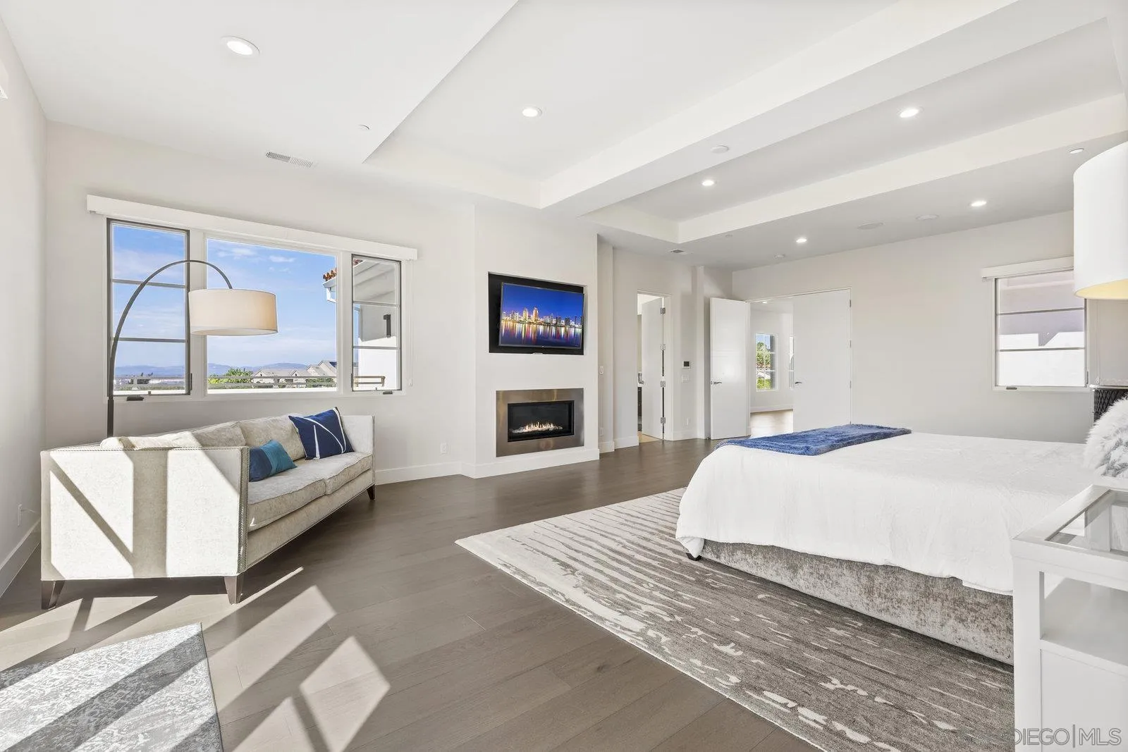 https://cdn.realtyfeed.com/cdn/127/250039737/b867a0c539f8d3d9d61615620249be12.webp