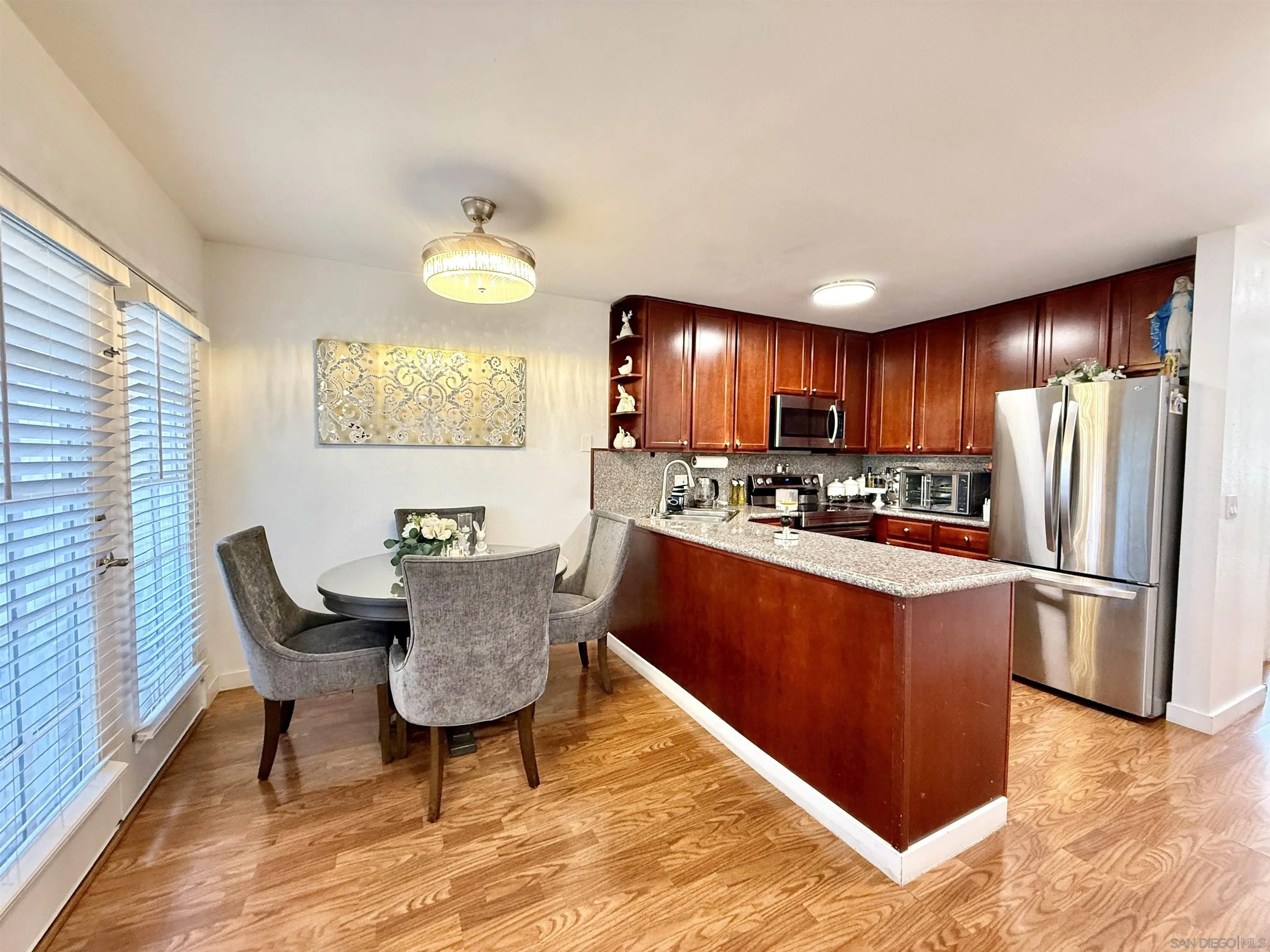 https://cdn.realtyfeed.com/cdn/127/250039738/15f4642002904f1c438603cf72b8cbbd.webp