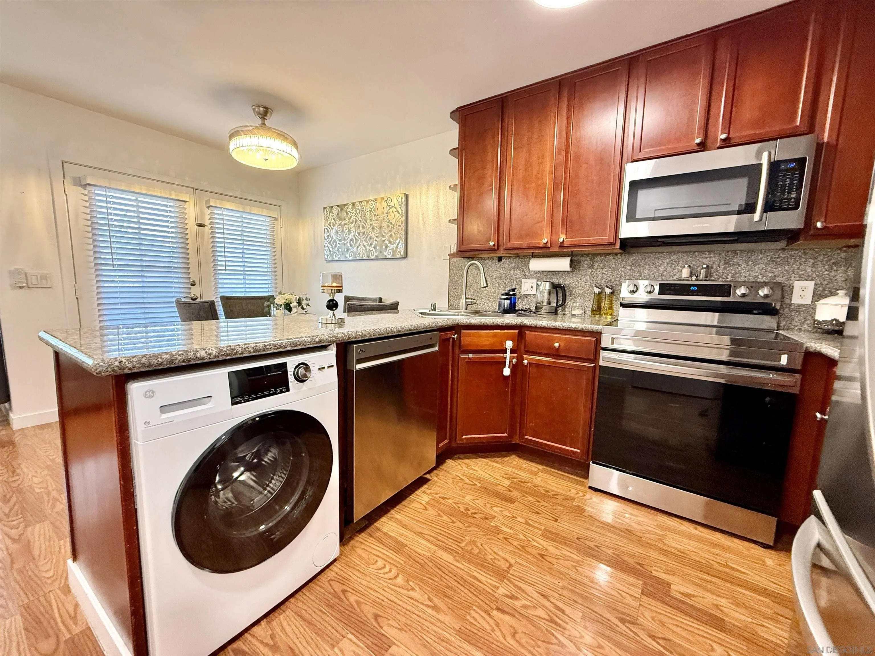 https://cdn.realtyfeed.com/cdn/127/250039738/9e8b0166f96f8188b3ba93c5037c7162.webp