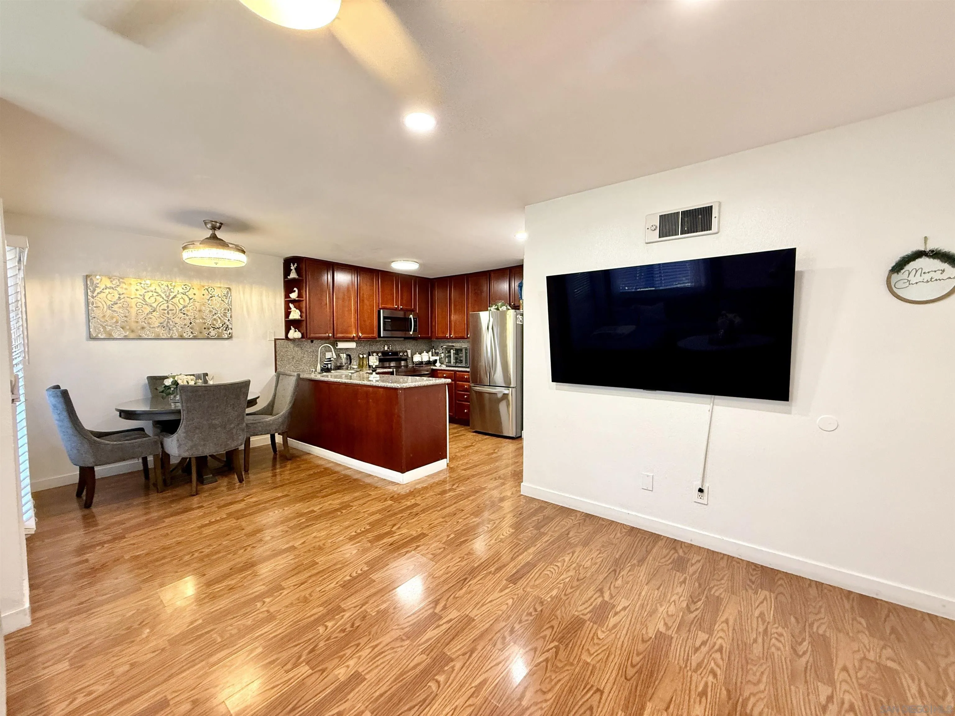 https://cdn.realtyfeed.com/cdn/127/250039738/f87a67939f07569e443db0bdf512321c.webp
