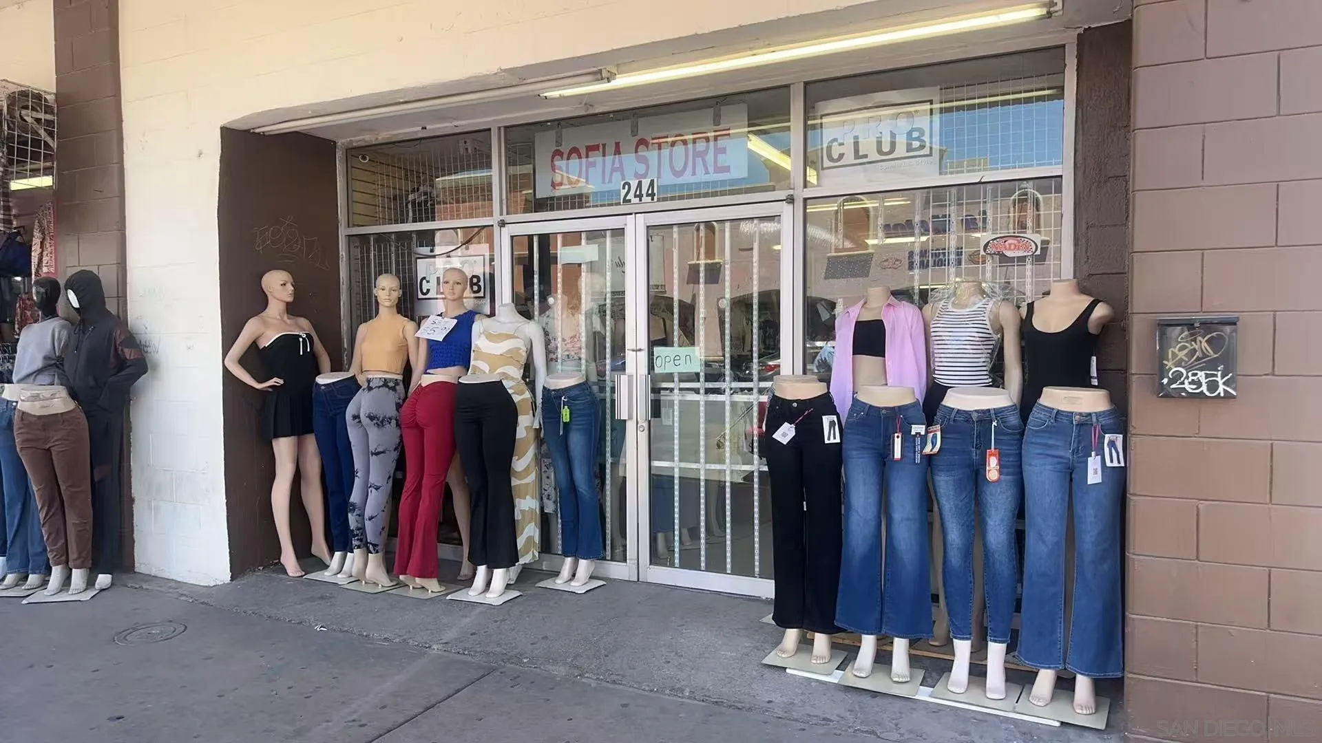 11421 Woodside Avenue, Santee, CA, 92071