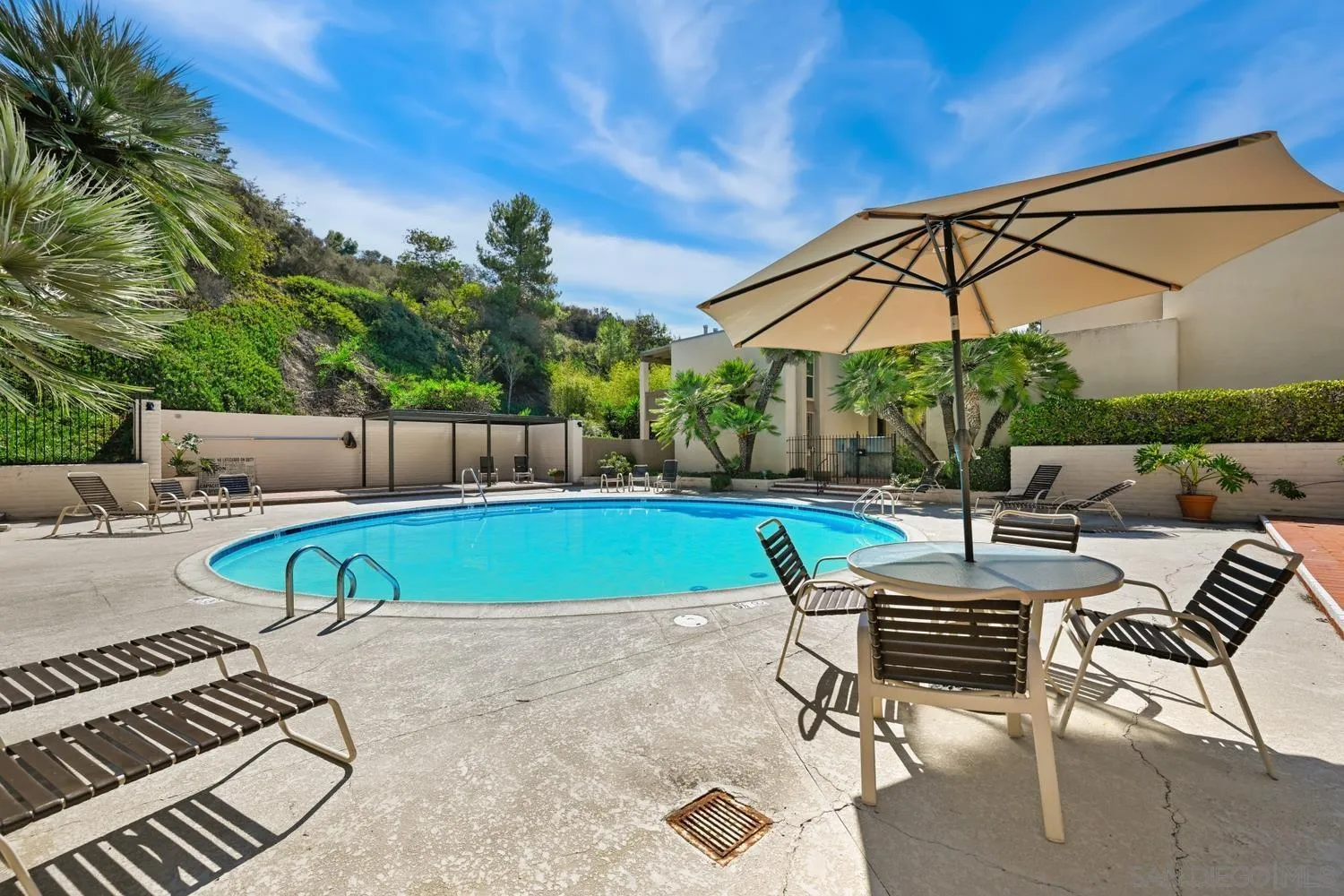 https://cdn.realtyfeed.com/cdn/127/250039756/737555330bf9fefacf81f339c9a67813.webp