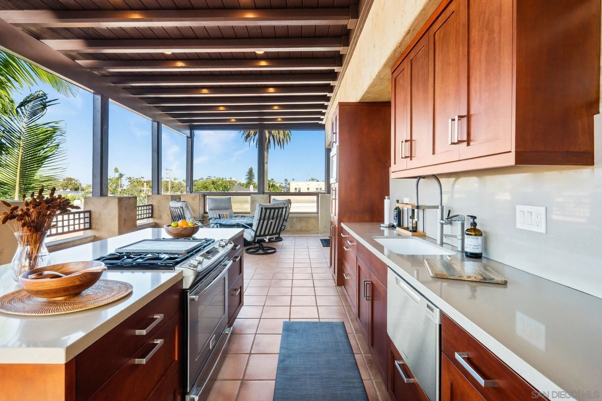 https://cdn.realtyfeed.com/cdn/127/250039760/42aa815218a7b9a6ba420e4ab3ba891f.webp