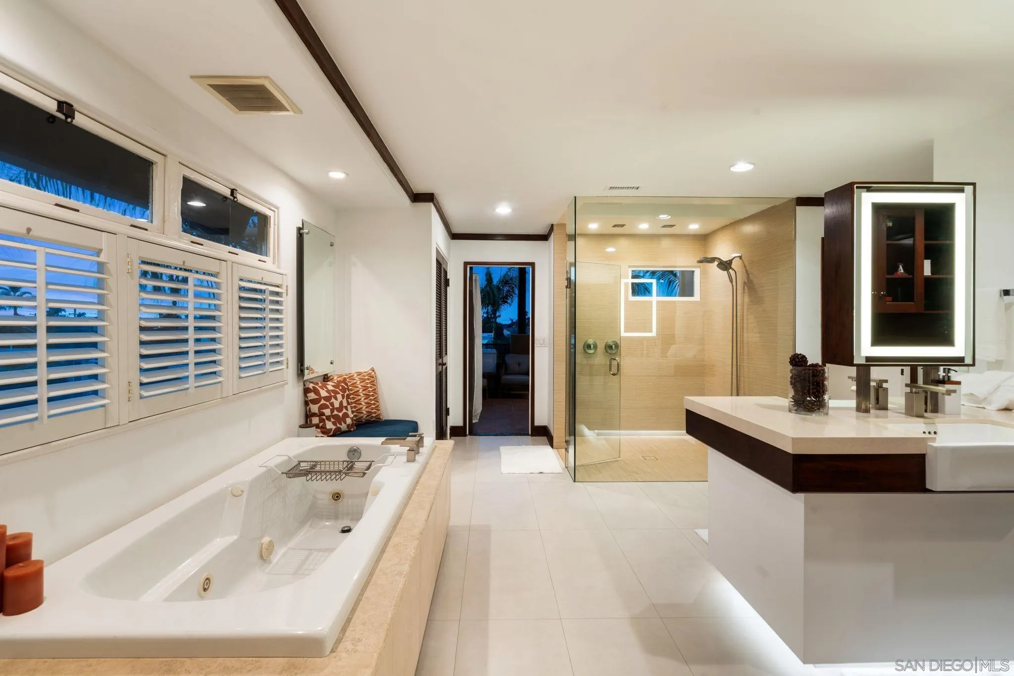 https://cdn.realtyfeed.com/cdn/127/250039760/c233bc94f4a73f78caf66ccb3899aef2.webp