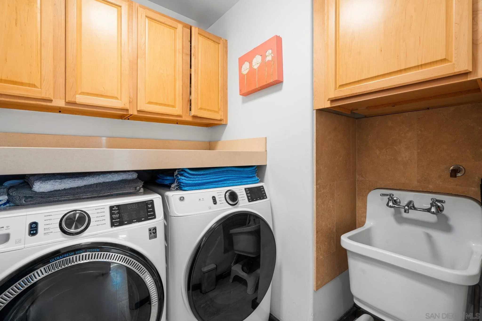 https://cdn.realtyfeed.com/cdn/127/250039760/e3c7de716efc246a6bb20b95b9666133.webp