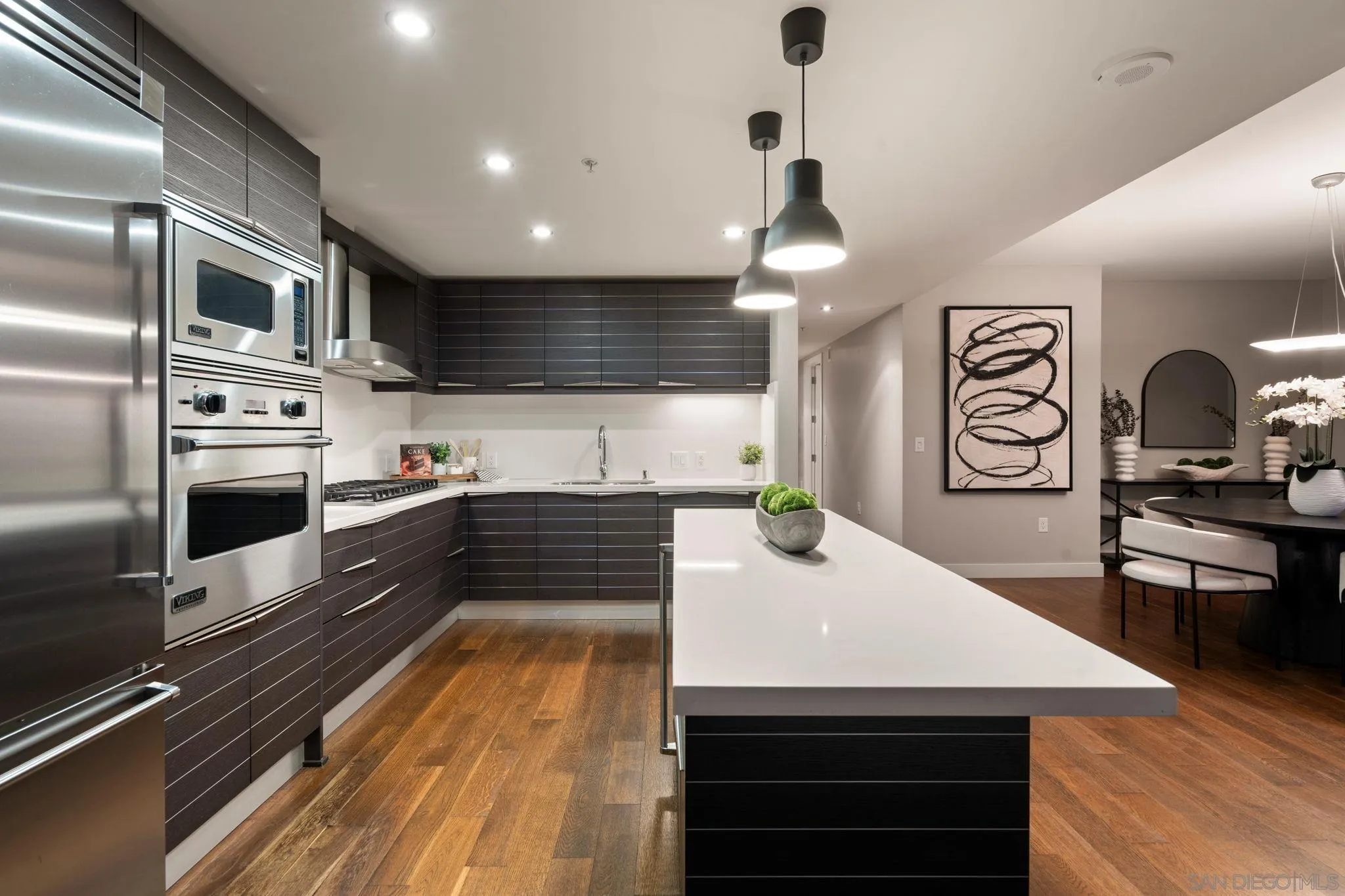 https://cdn.realtyfeed.com/cdn/127/250039775/8e4b50807308d875cad7486cb1af9960.webp