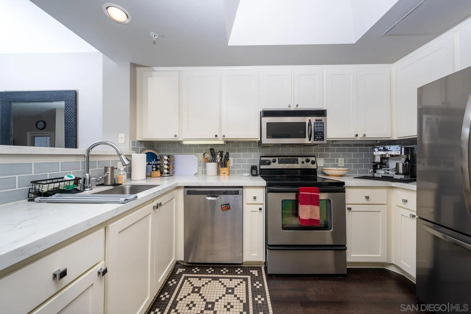 Photo #5: 250039779 Listing 