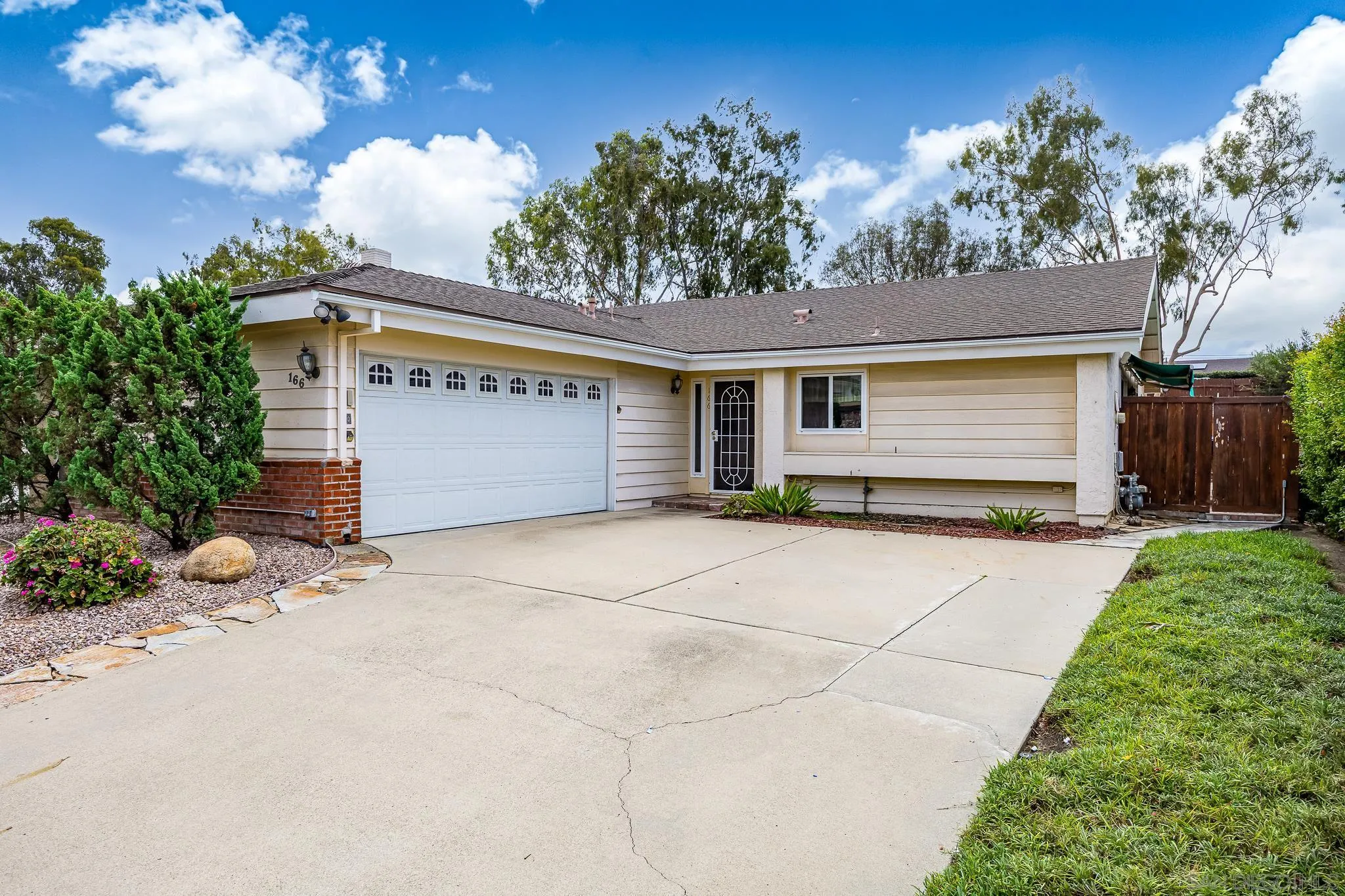 https://cdn.realtyfeed.com/cdn/127/250039782/2361ccff01f3b1c848fdca12ac11fe56.webp