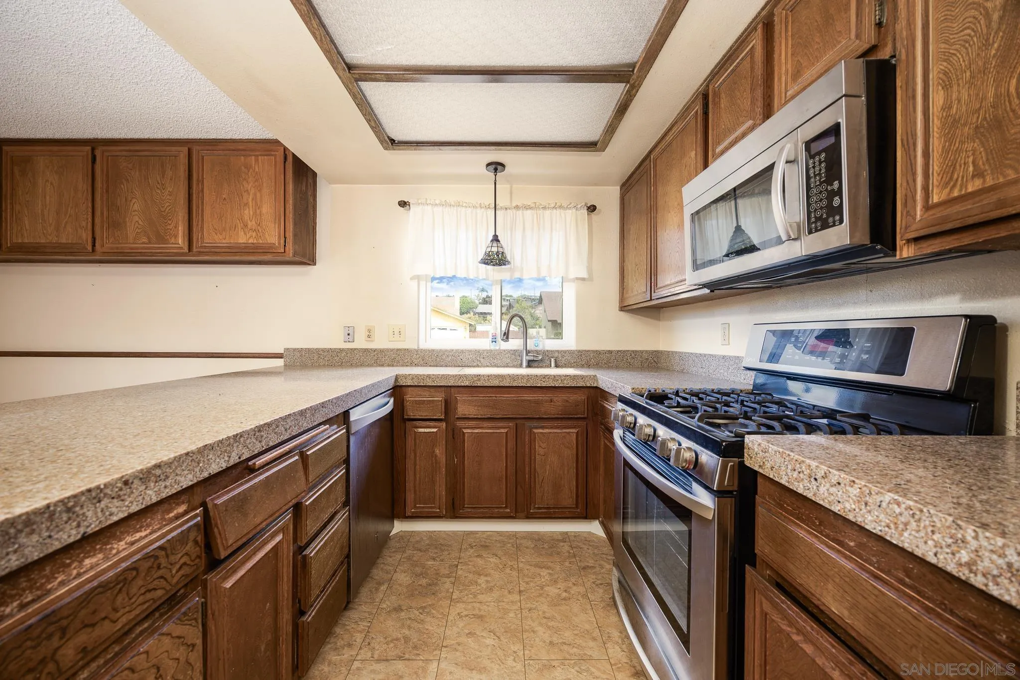 https://cdn.realtyfeed.com/cdn/127/250039782/4b4b624c4a87d5c1236b29cd4a0844ca.webp