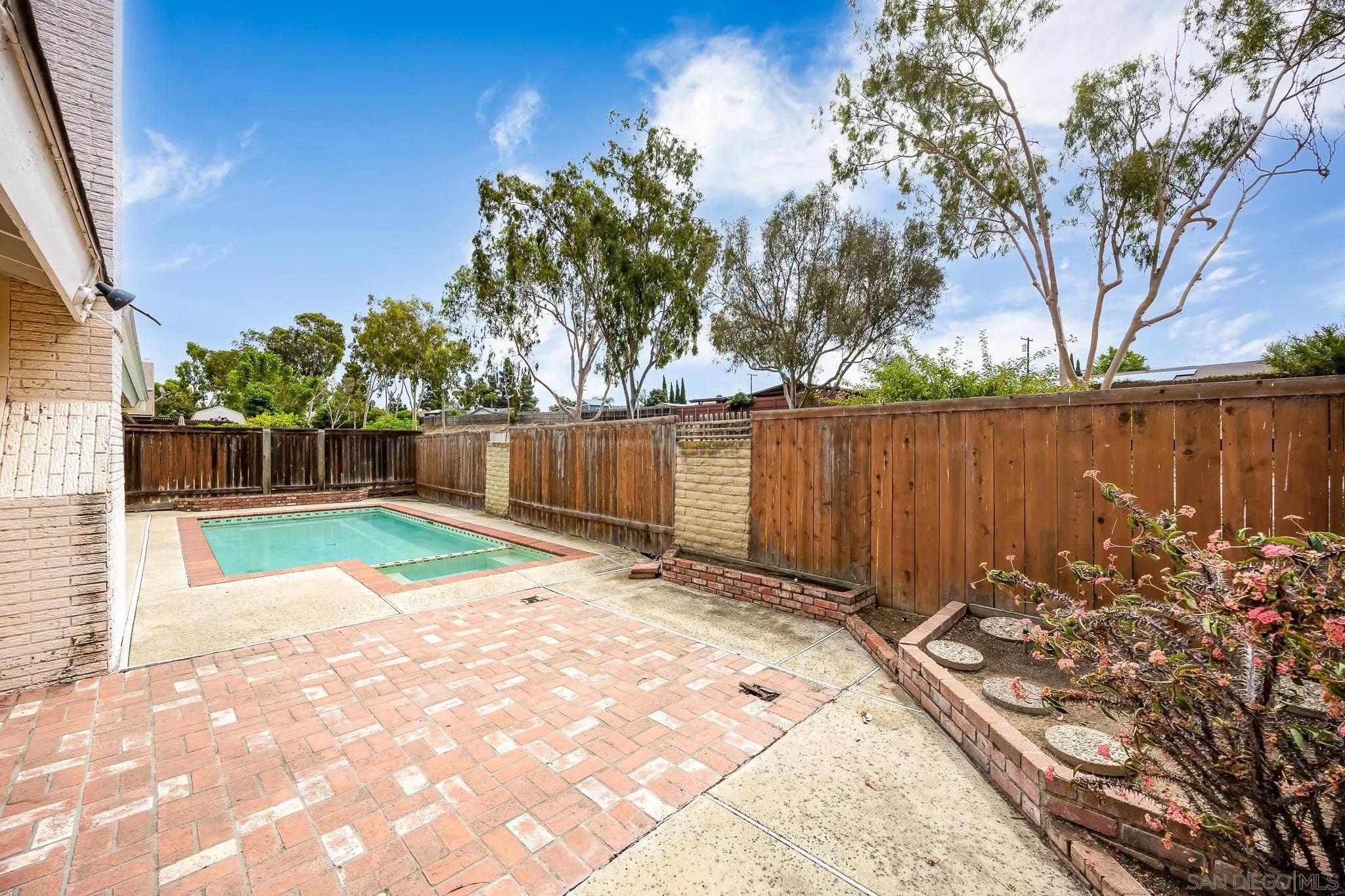 https://cdn.realtyfeed.com/cdn/127/250039782/7b7151e753459348d59e94e9ba1844a2.webp