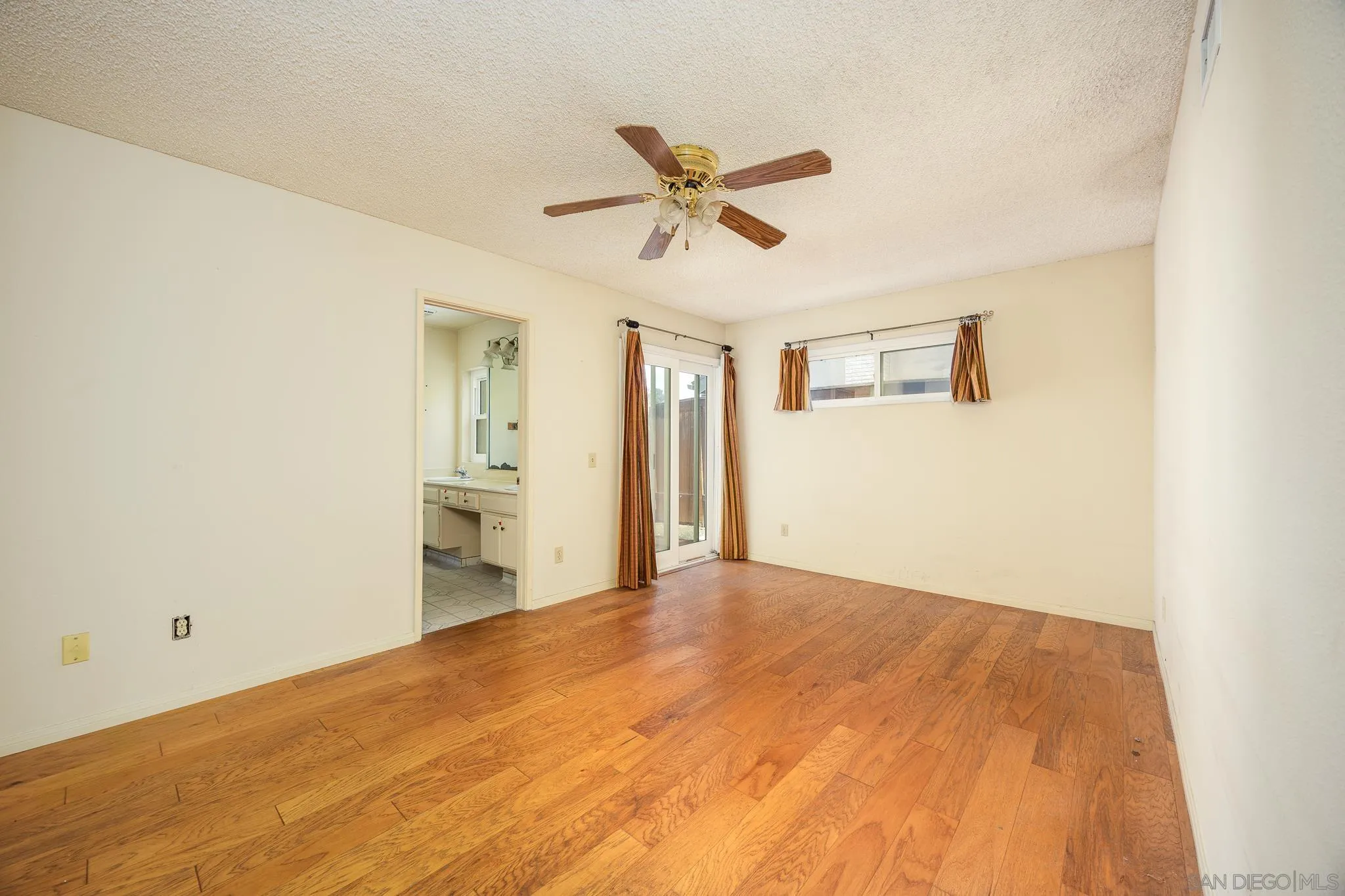https://cdn.realtyfeed.com/cdn/127/250039782/acd231f848c6806bfc9fd6c307e2ce3b.webp
