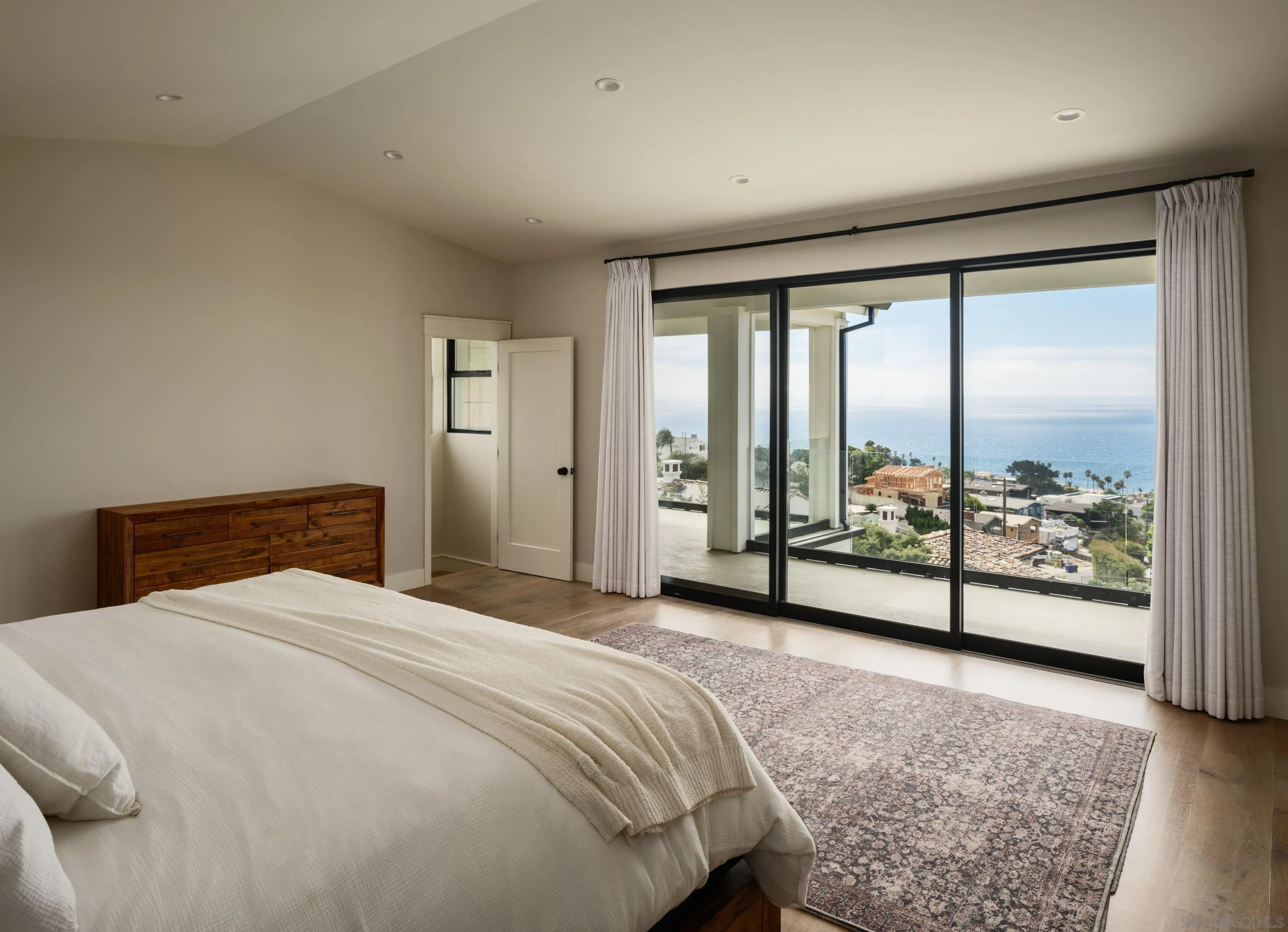 https://cdn.realtyfeed.com/cdn/127/250039795/04c466c2d2d7a50aee79313bde717861.webp